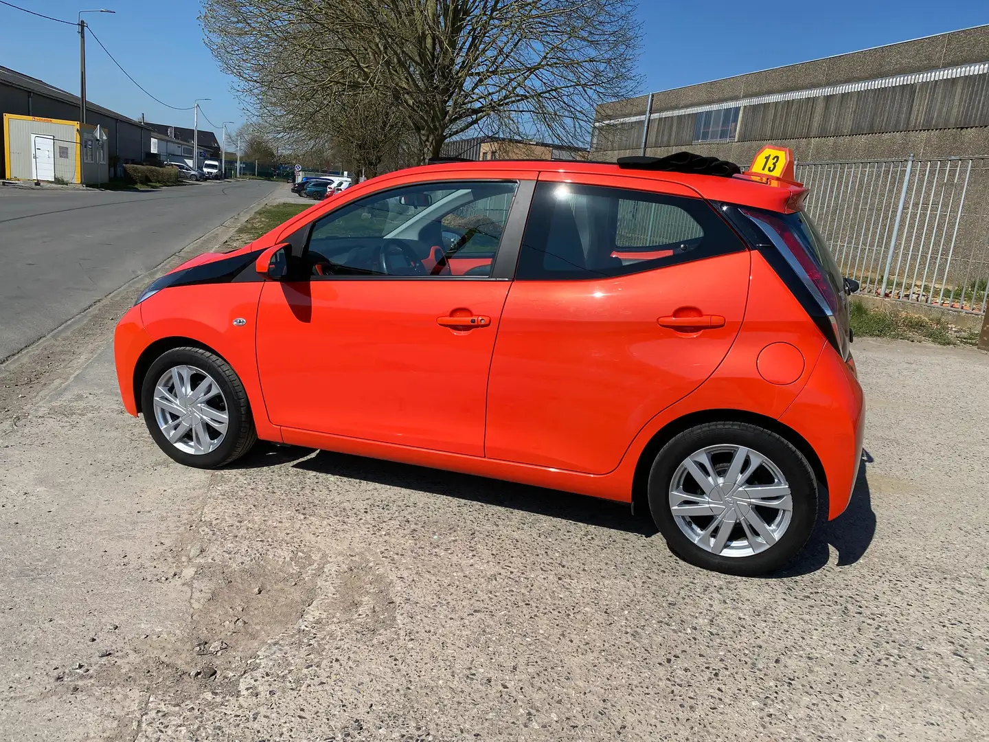 Toyota Aygo 1.0i VVT-i x-wave automatique Portocaliu - 2