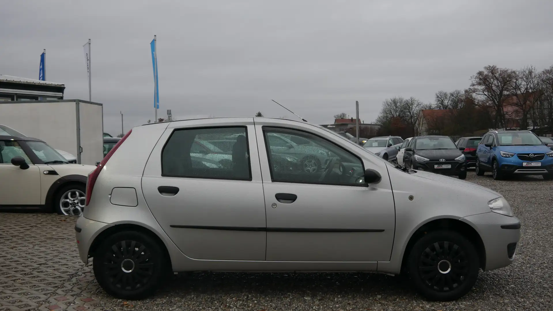 Fiat Punto 1.2 TÜV,- Kundendienst Neu Zahnriemen Neu Klima Grau - 2
