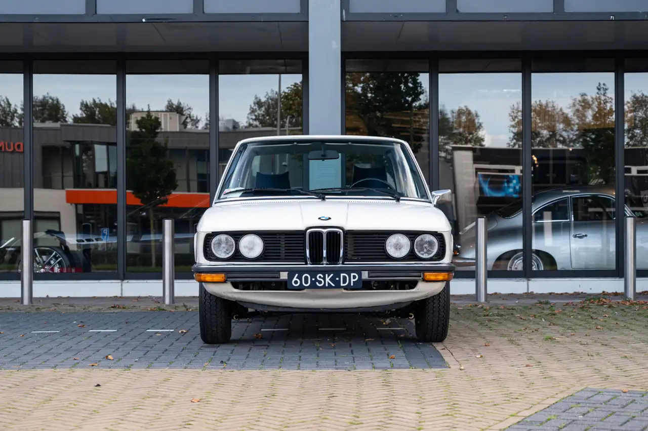 BMW 520 5-Serie (E12), foto 2