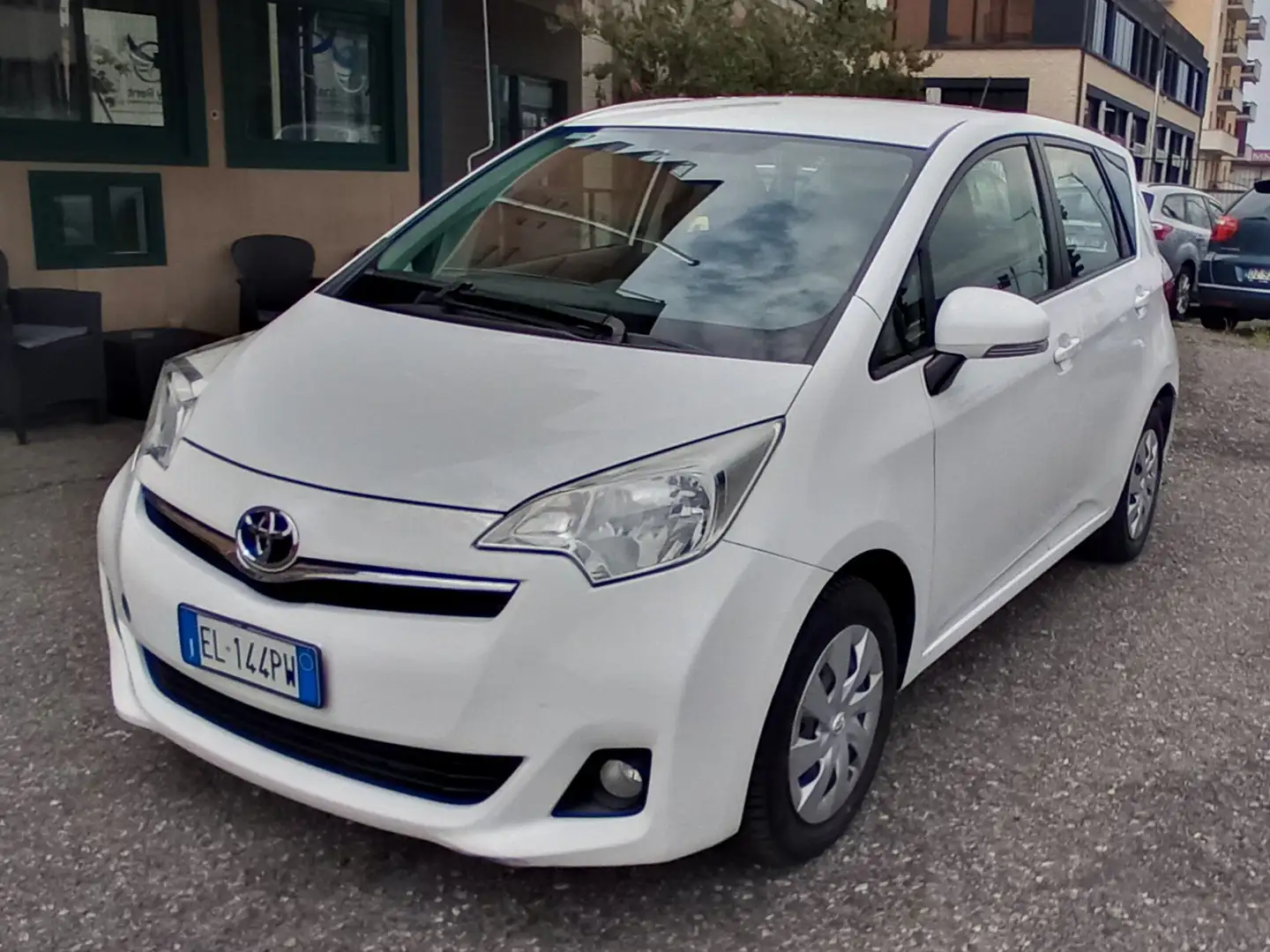 Toyota Verso-S Verso-S 1.3 Active Білий - 1