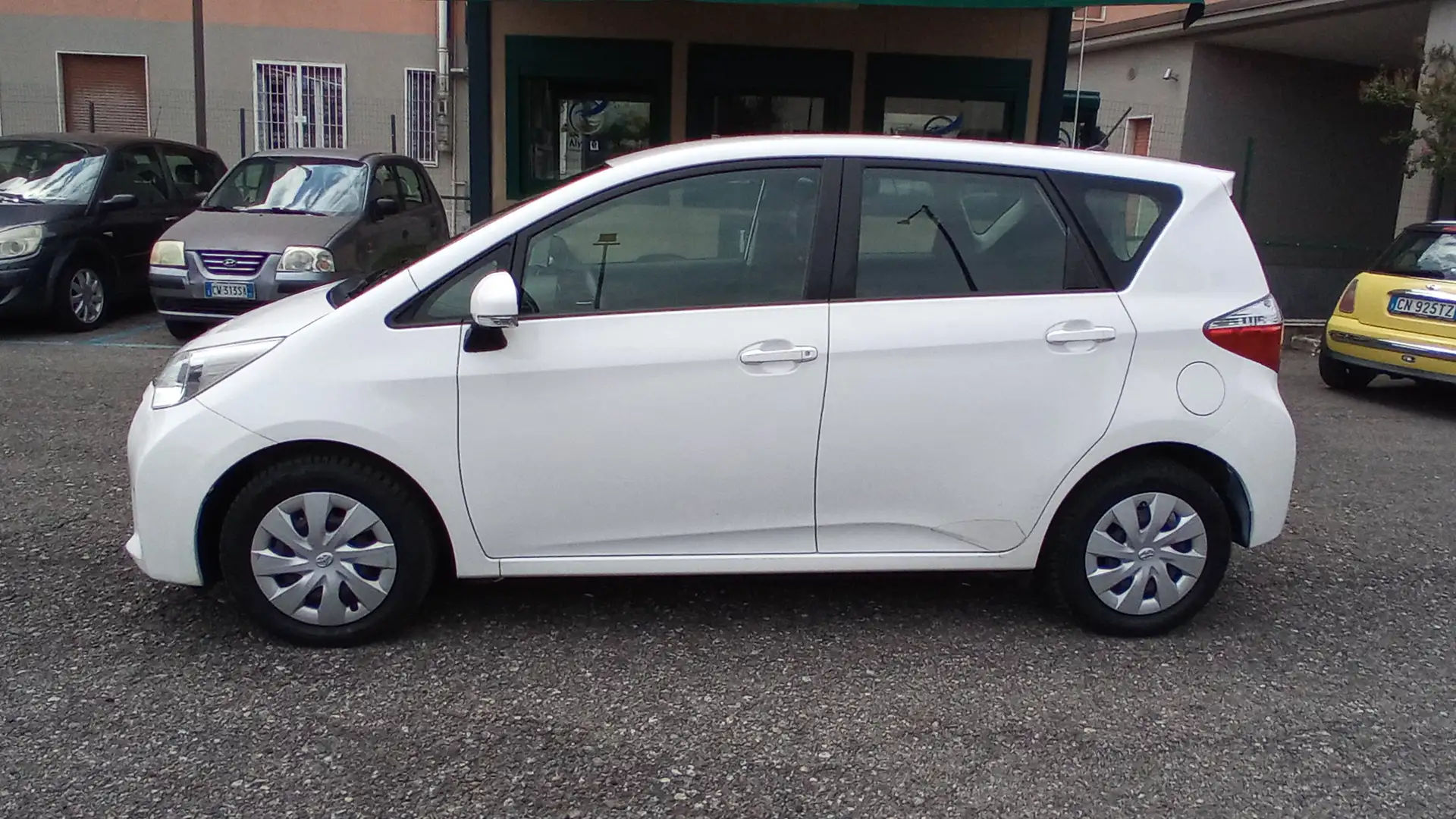 Toyota Verso-S Verso-S 1.3 Active Білий - 2
