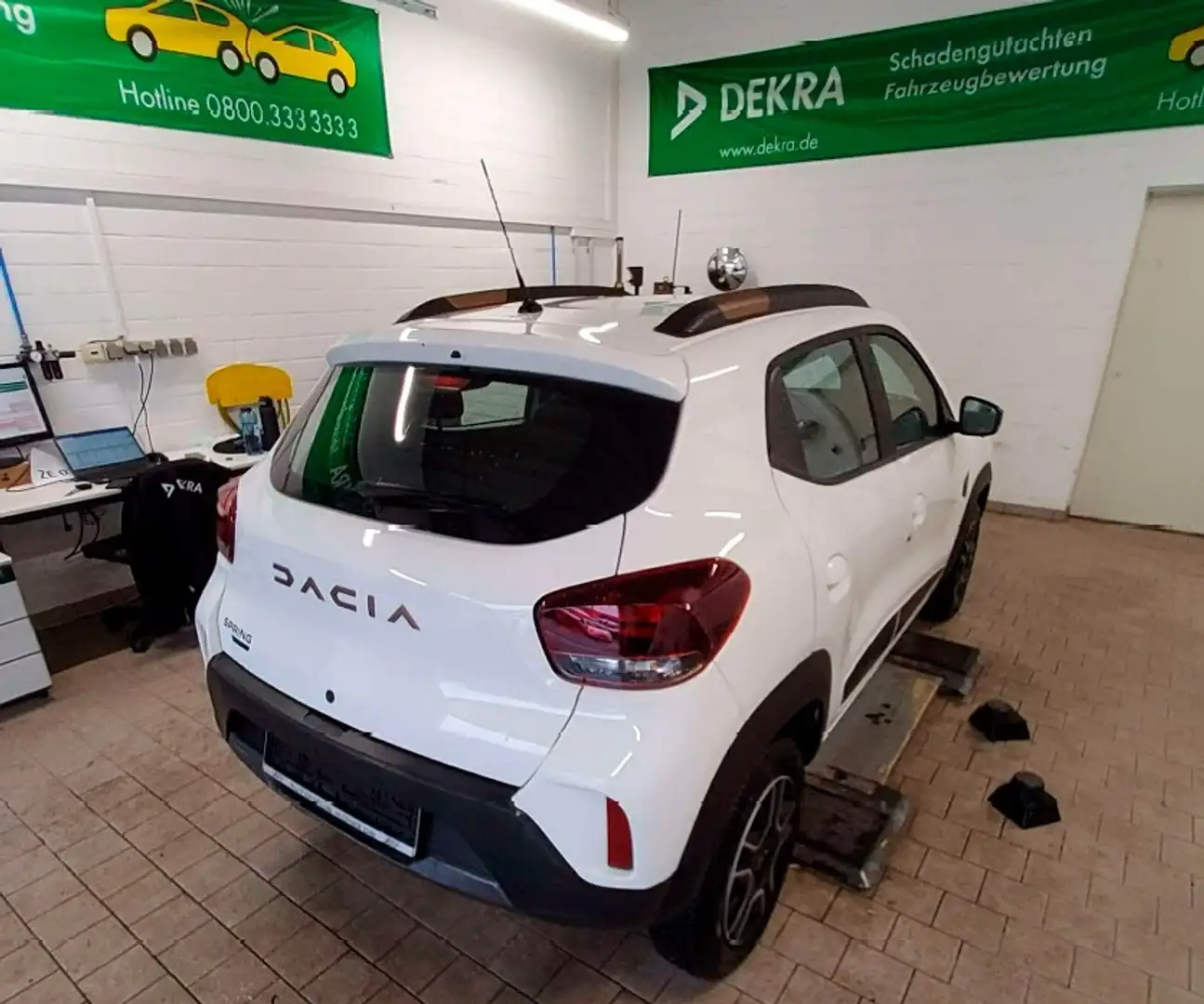 Dacia Spring Electric Extreme 65 CCS - Allwetter Weiß - 2