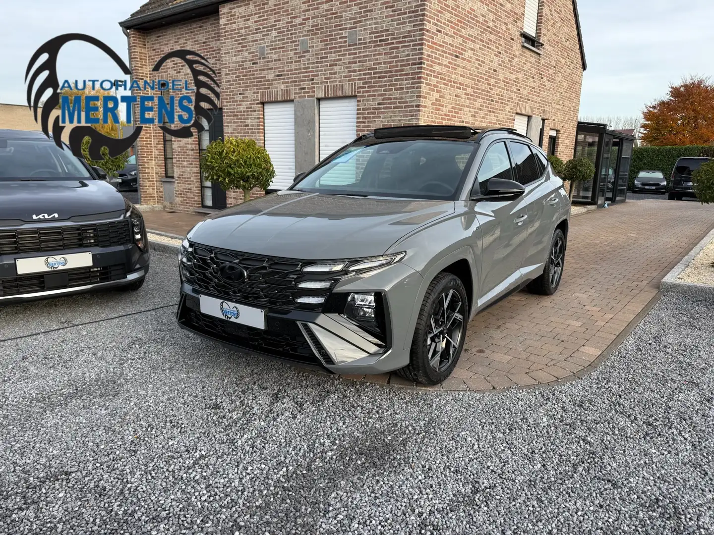 Hyundai TUCSON 1.6 T-GDi 150PK N-Line DCT PANO *NIEUW MODEL* 0KM Grijs - 1