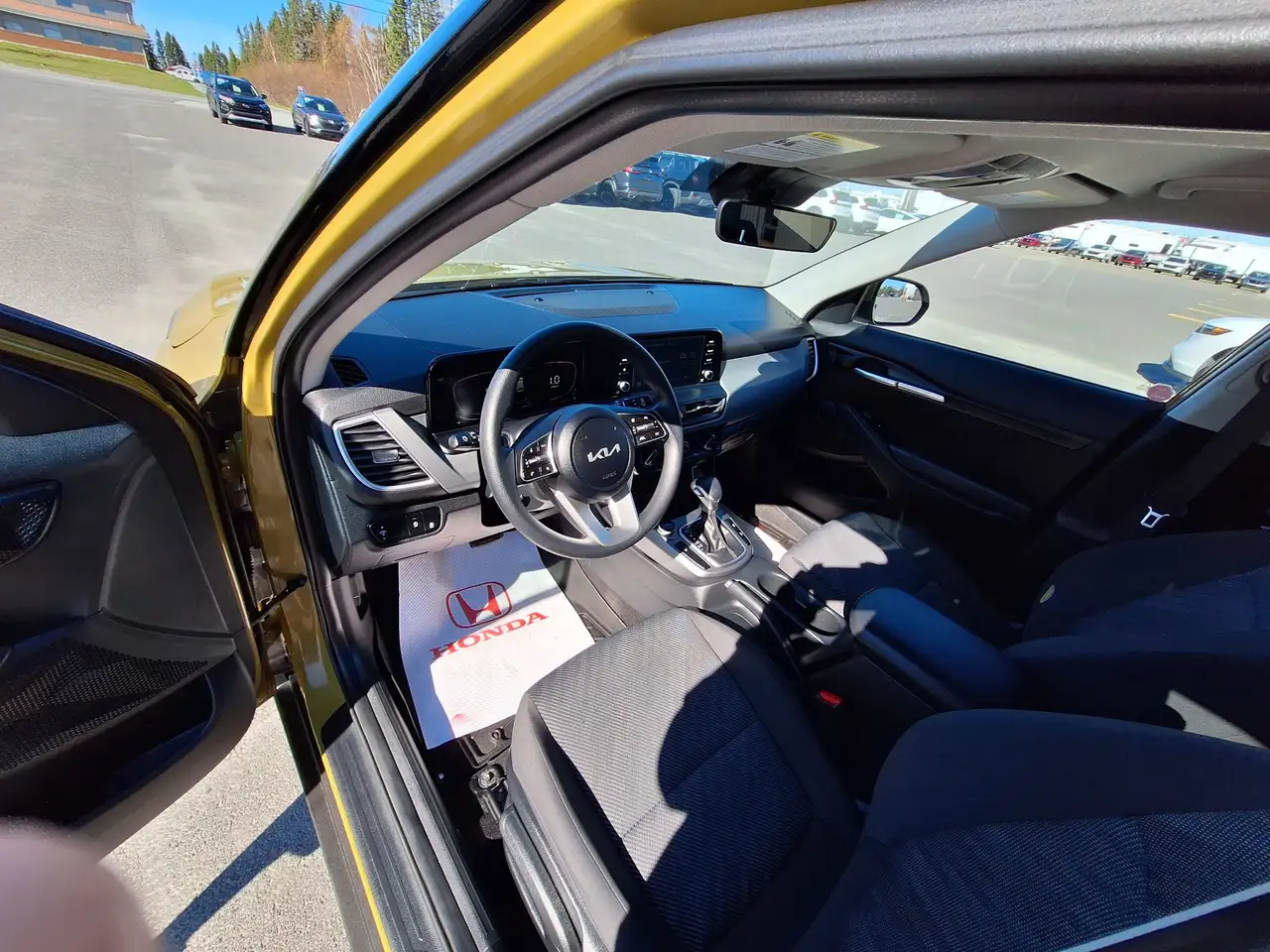 Kia Seltos снимка Kia Seltos