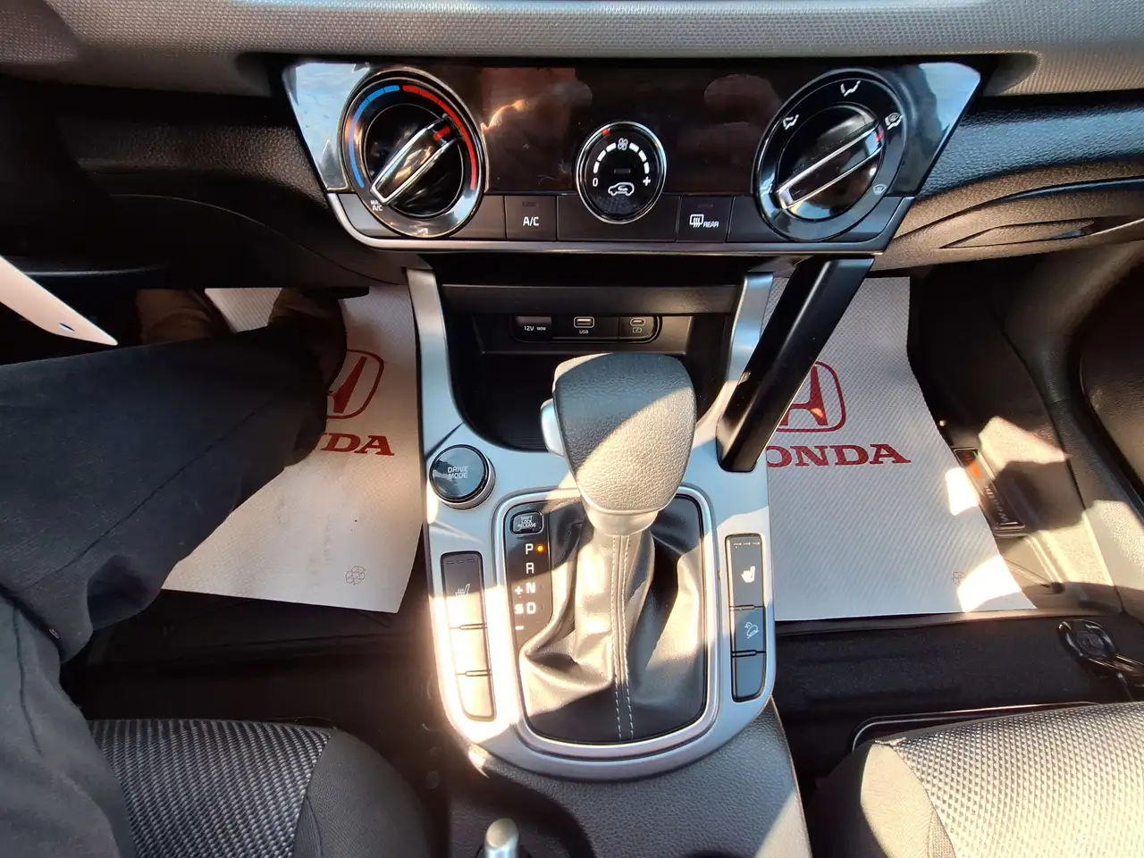 Kia Seltos снимка Kia Seltos
