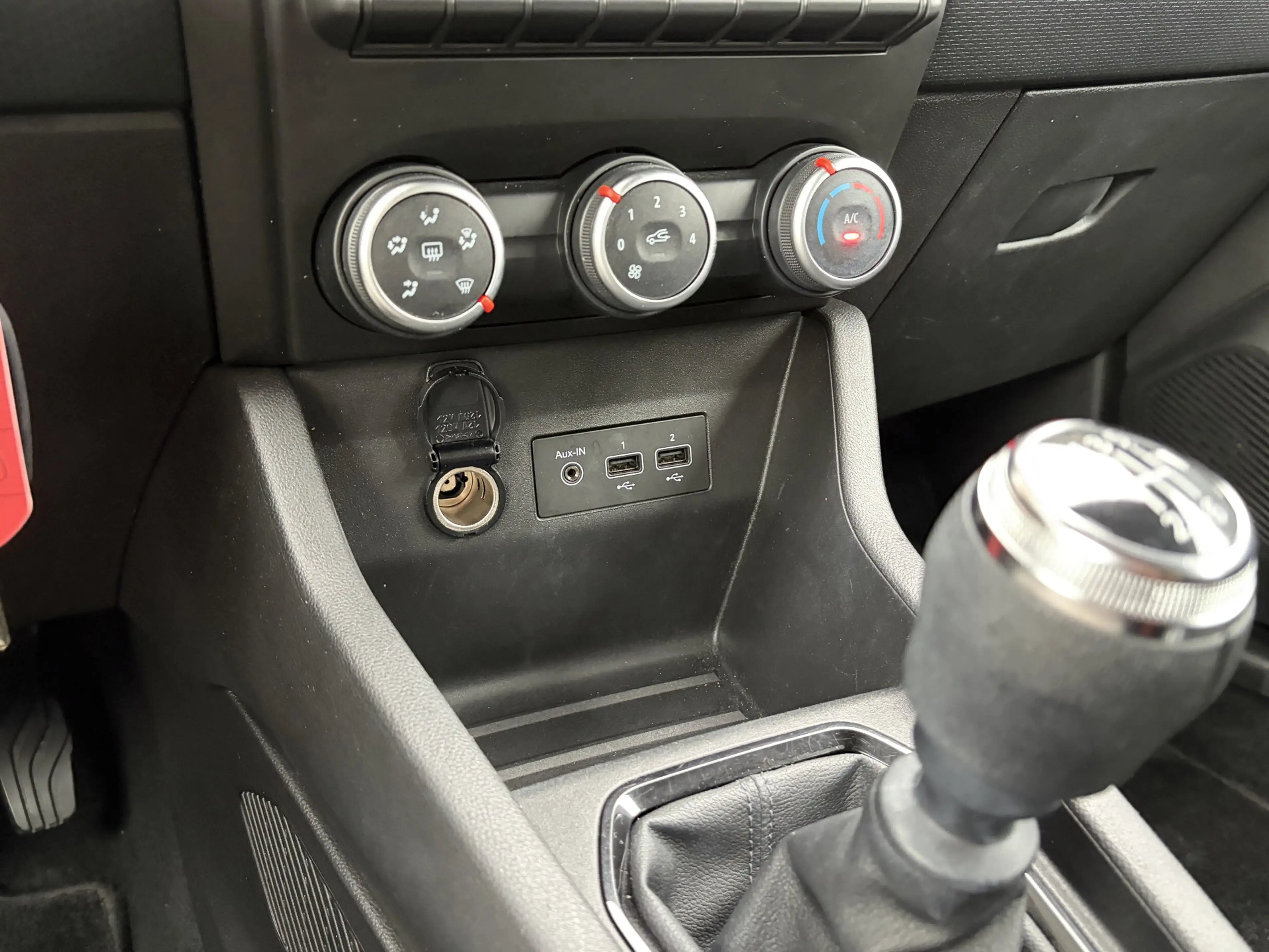 Renault Clio 1.0 TCe 90 Equilibre — photo 31