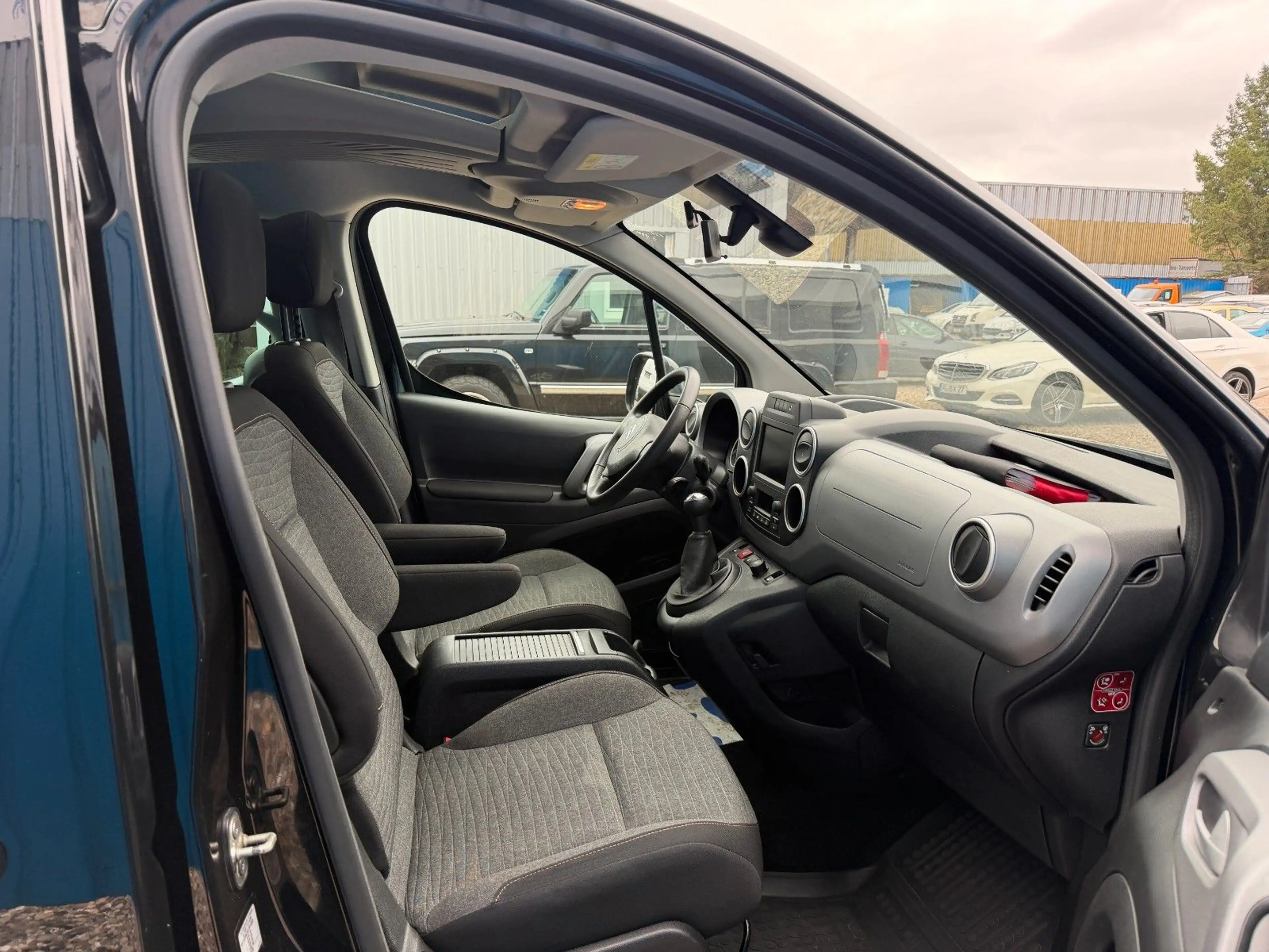 Citroen Berlingo Kombi Shine**AHK*Sitzhzng*Kamera*Pano** — photo 9