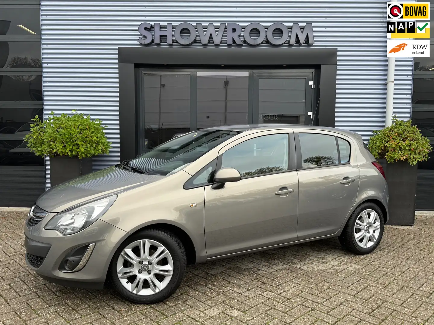 Opel Corsa 1.2-16V BlitZ Navi|PDC|Stoel en Stuurverwarming|De Bruin - 1