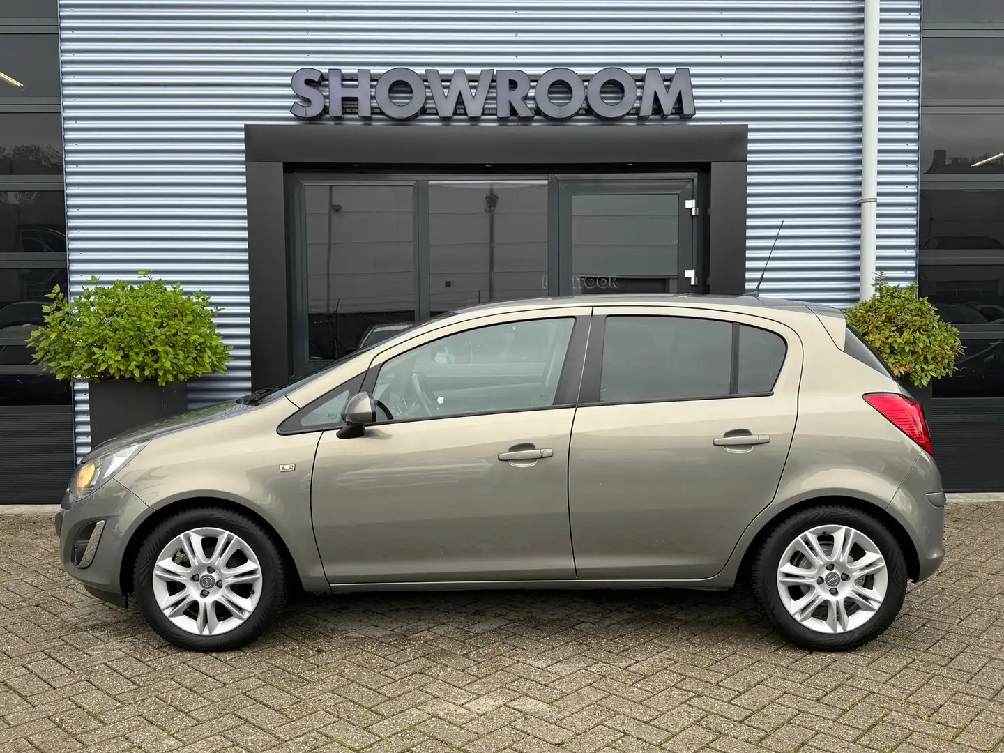 Opel Corsa 1.2-16V BlitZ Navi|PDC|Stoel en Stuurverwarming|De Bruin - 2