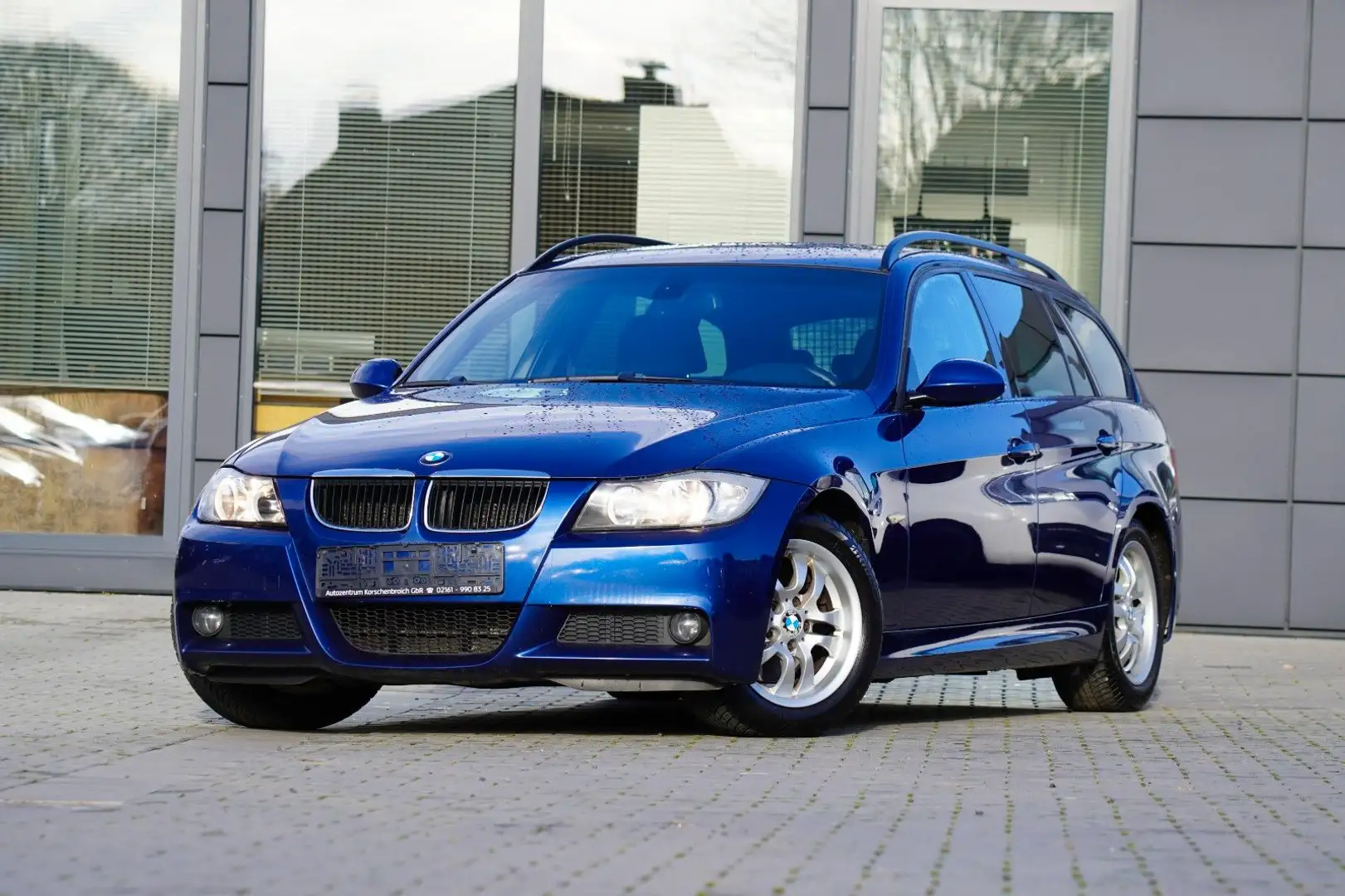 BMW 320 i Touring M Paket Blau - 1