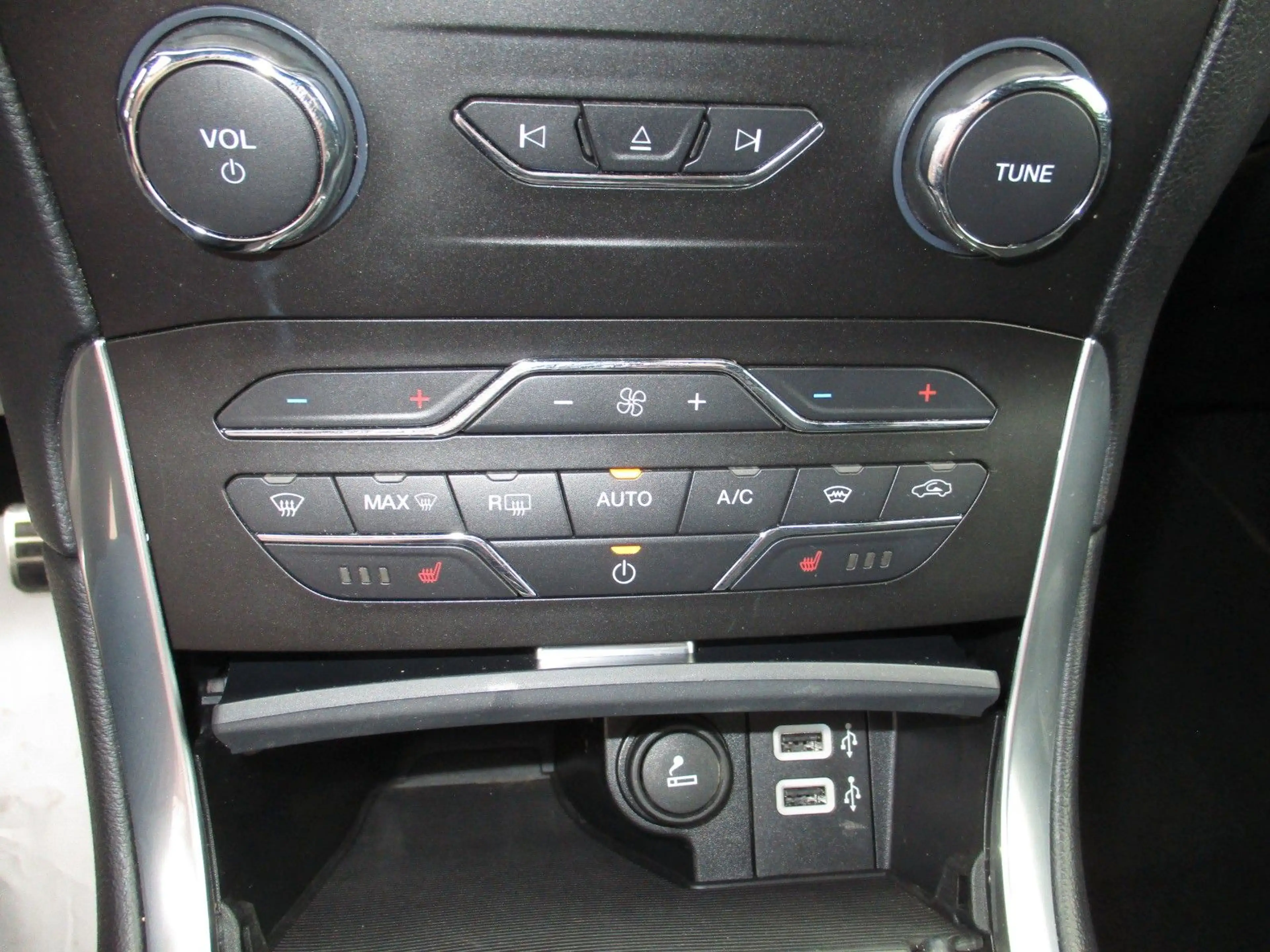 Ford S-Max S-MAX ST-Line / Navi / PDC / Winterpaket — photo 11