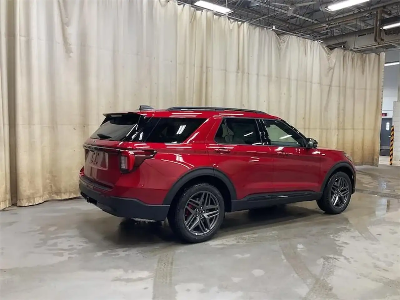 Ford Explorer снимка Ford Explorer