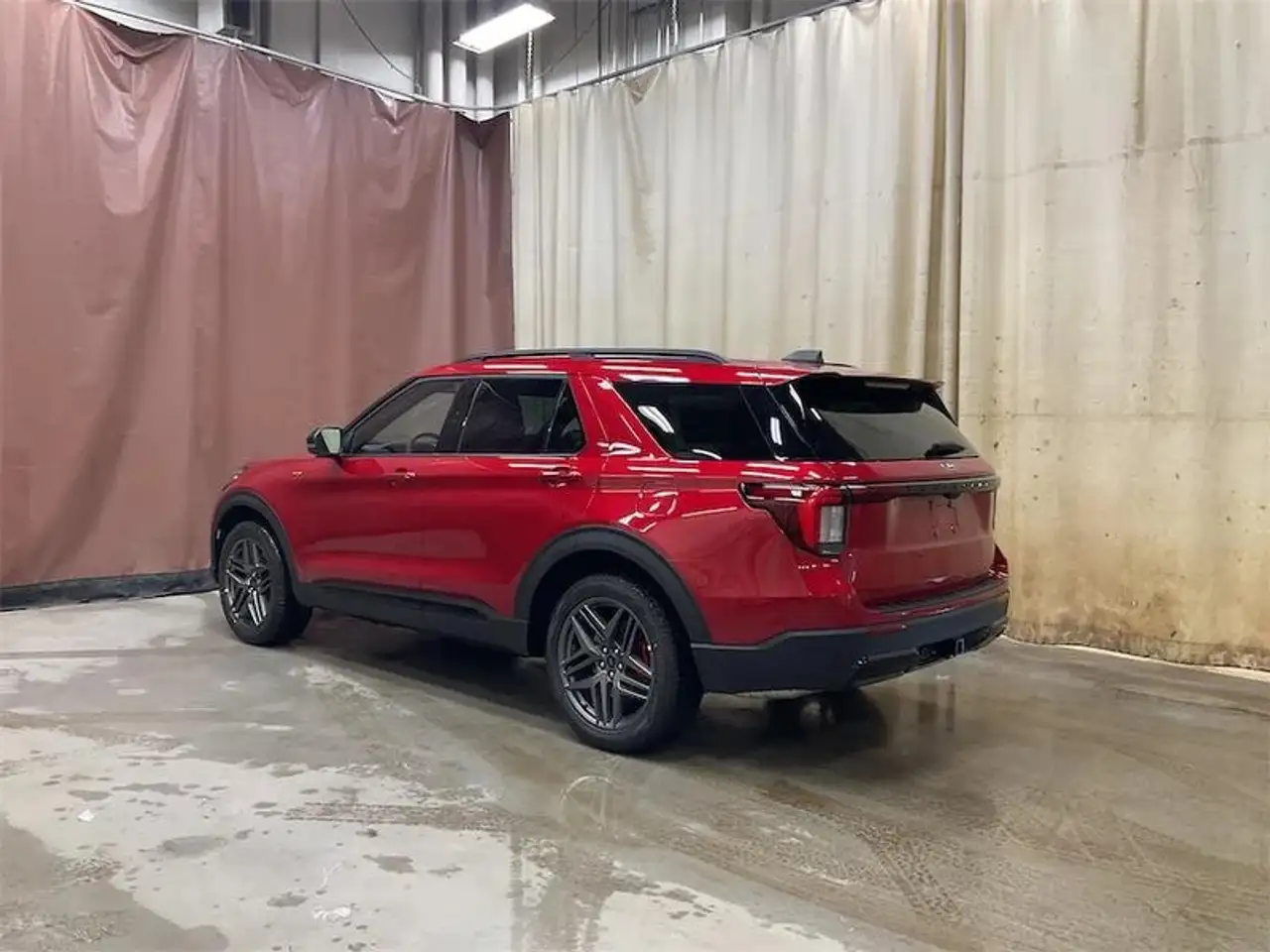 Ford Explorer снимка Ford Explorer