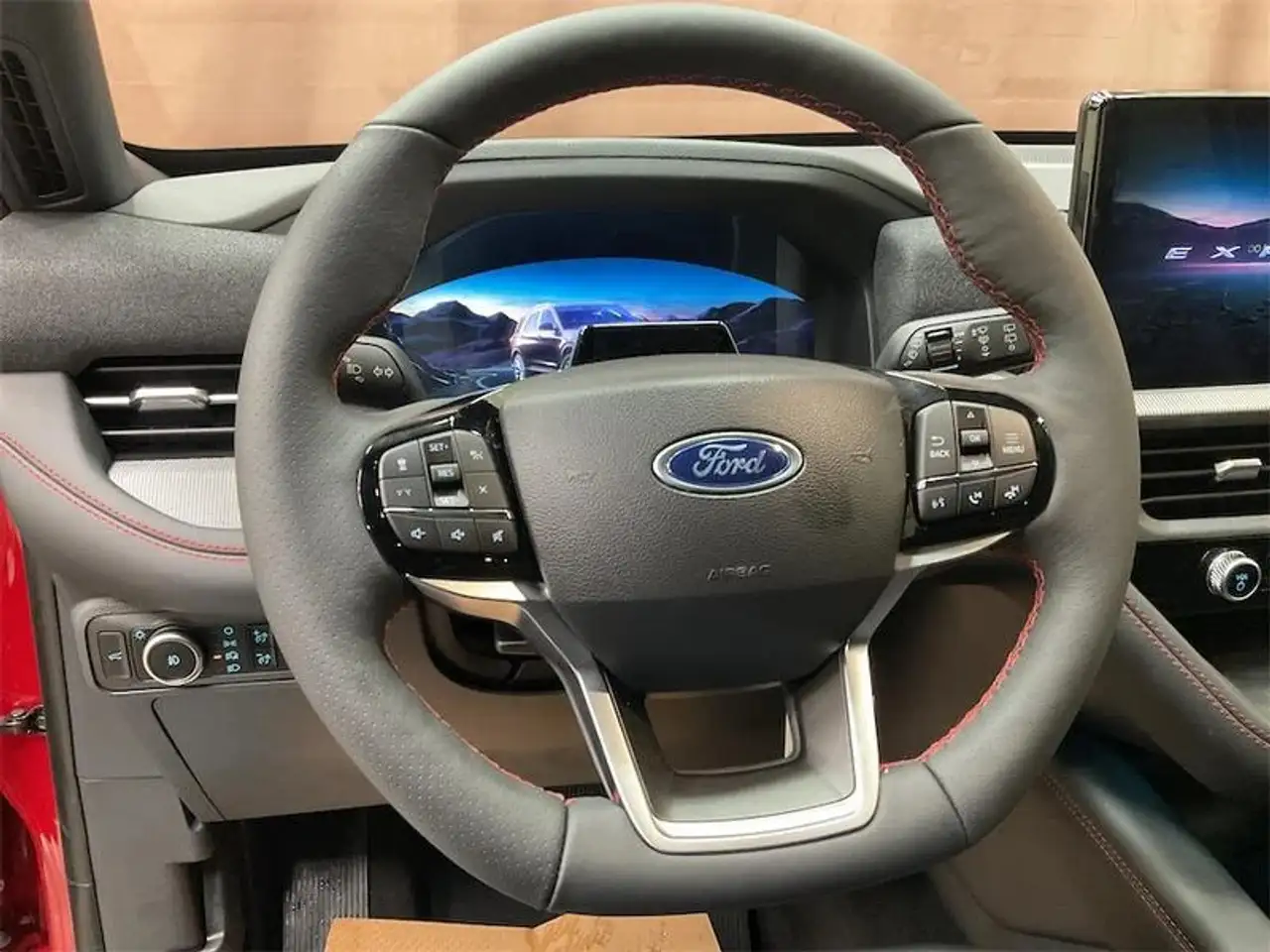 Ford Explorer снимка Ford Explorer