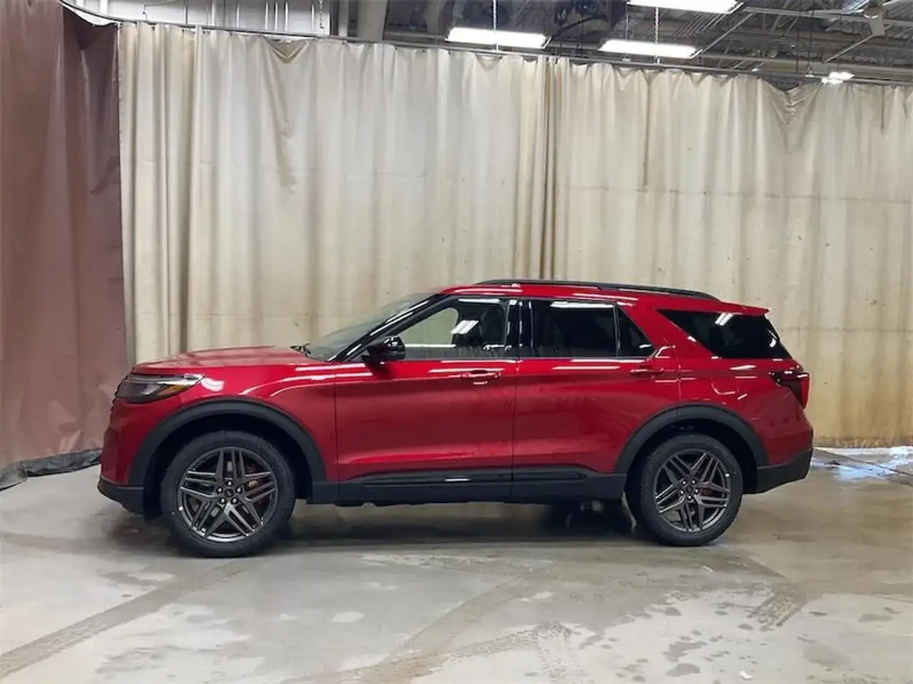 Ford Explorer снимка Ford Explorer
