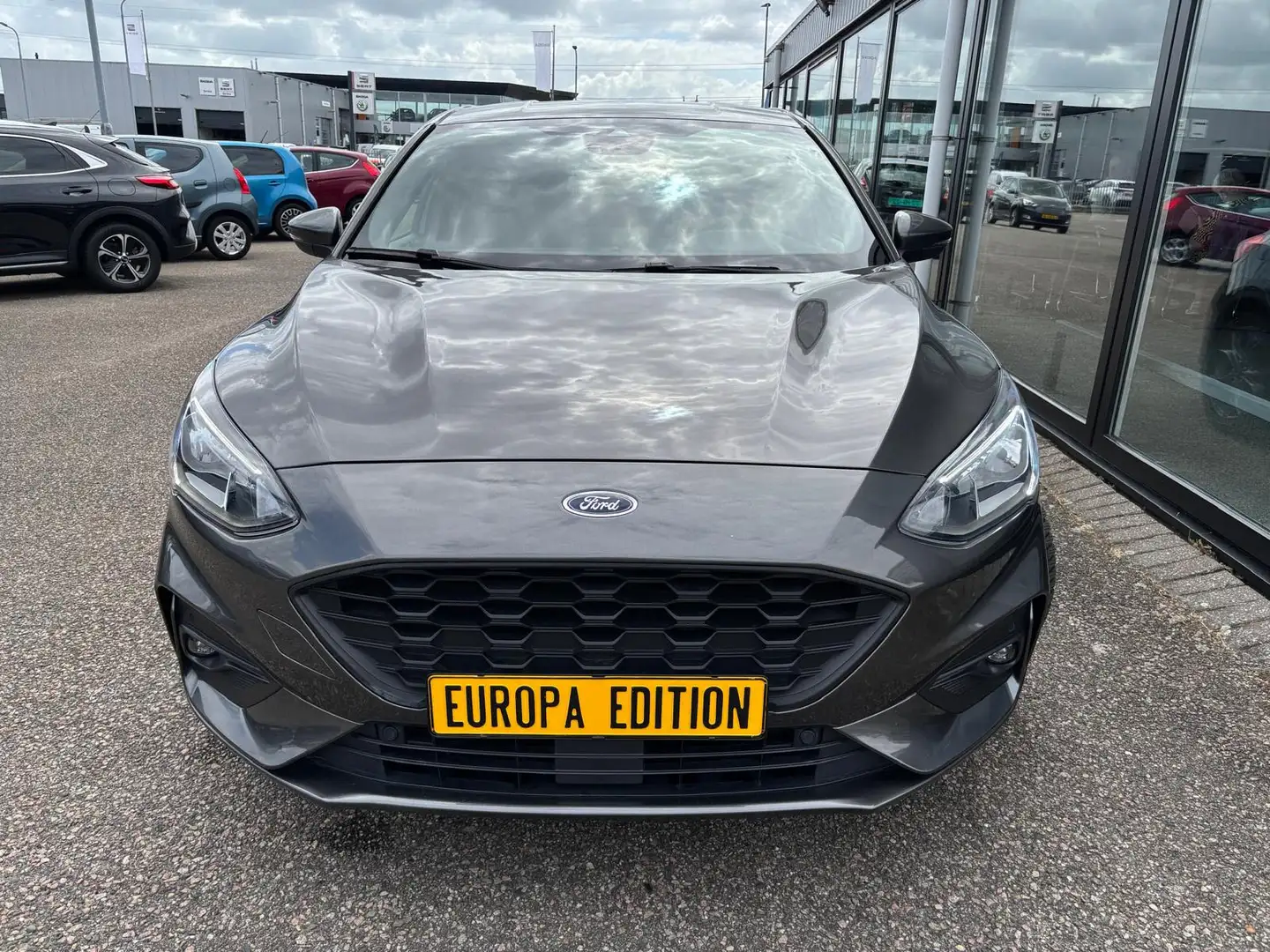 Ford Focus 1.0 EcoBoost 125pk 5-deurs ST Line Grijs - 2