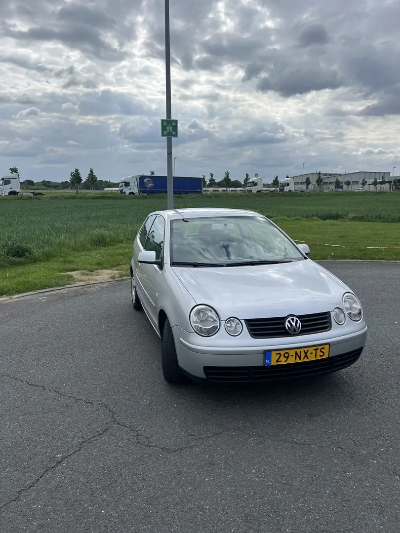 Volkswagen Polo volkswagen polo 1.4 55kw 2004 grijs - 1