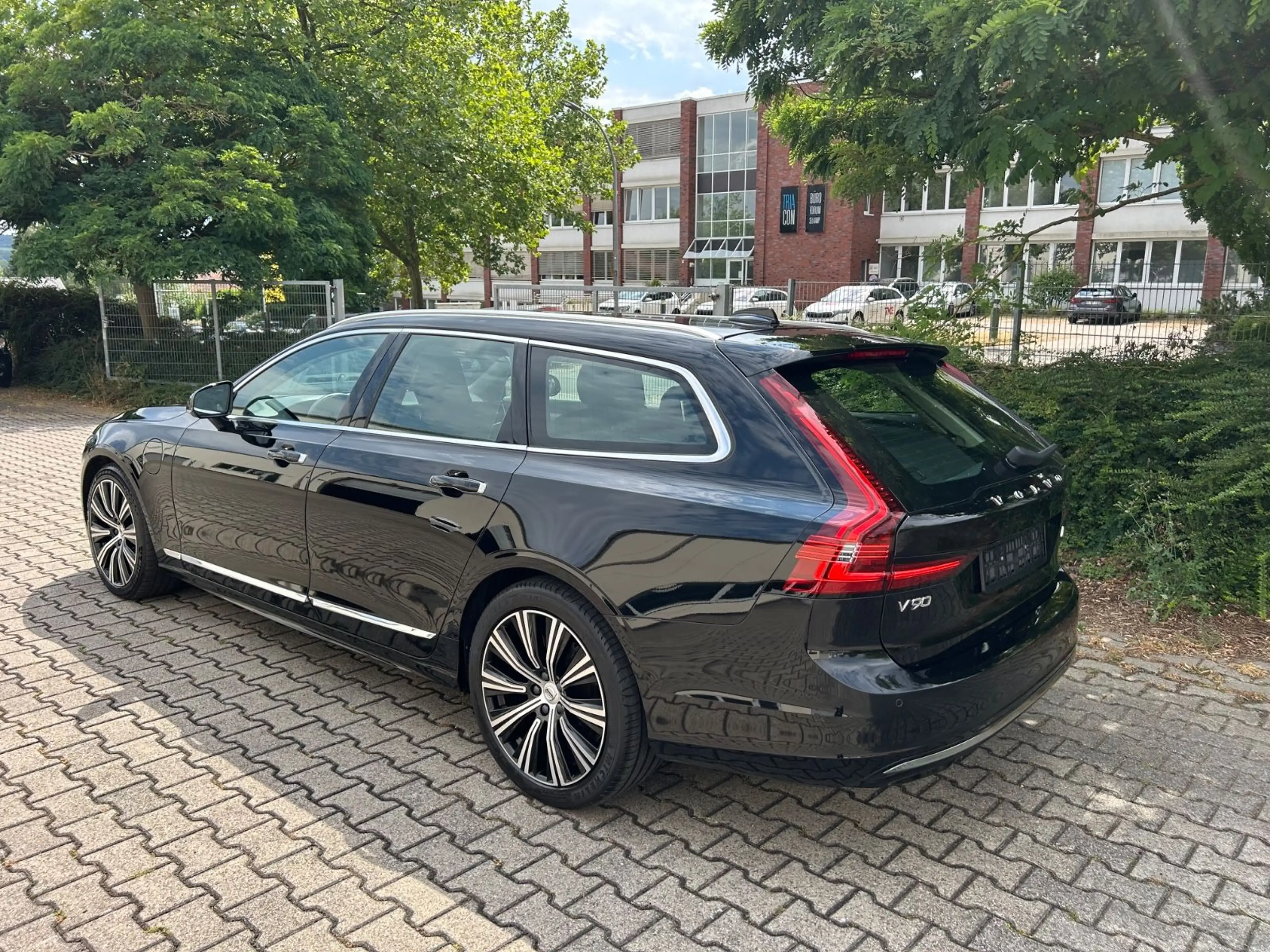Volvo V90 Kombi Inscription Recharge Plug-In Hybrid AW — photo 3