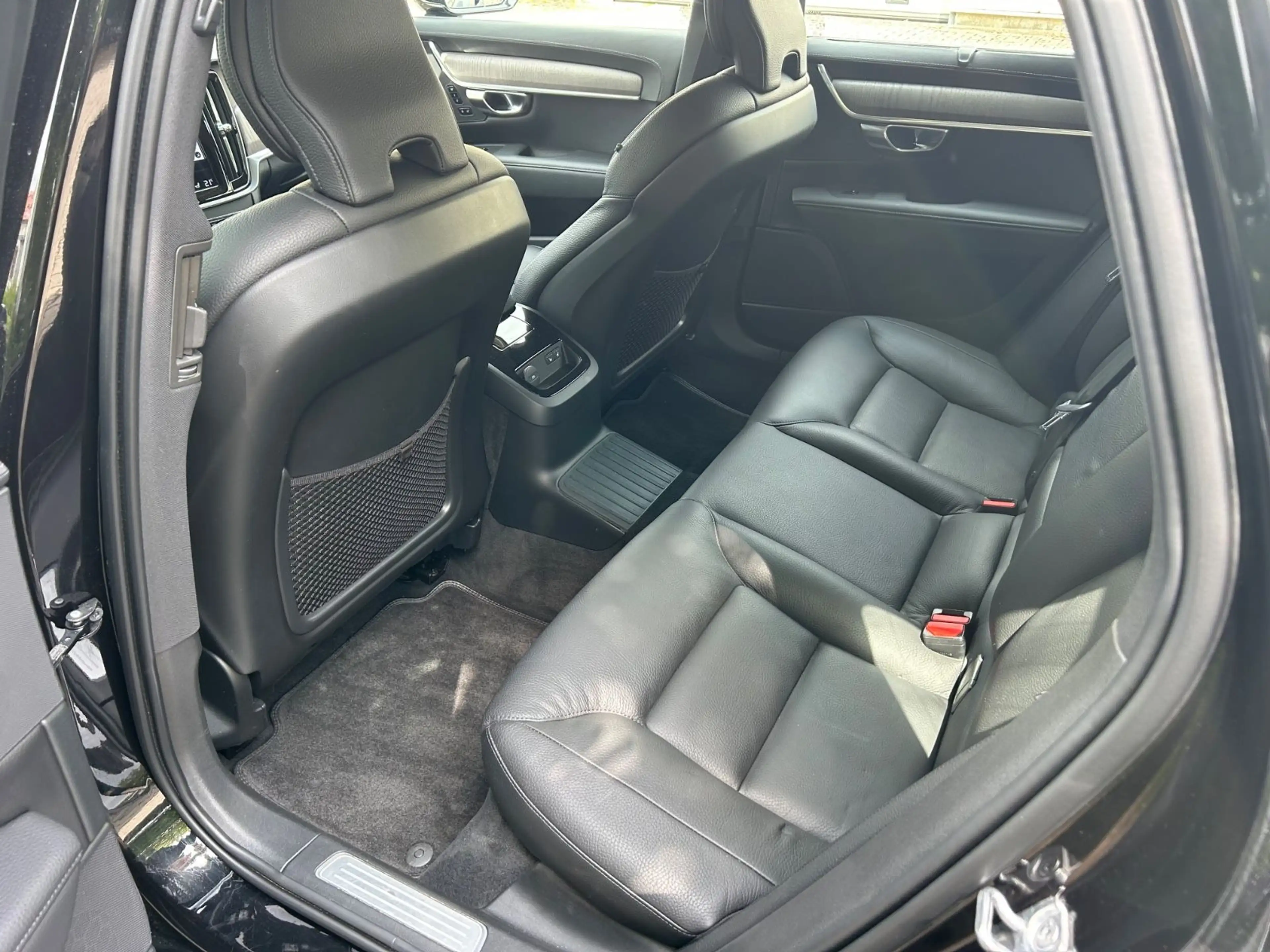 Volvo V90 Kombi Inscription Recharge Plug-In Hybrid AW — photo 13