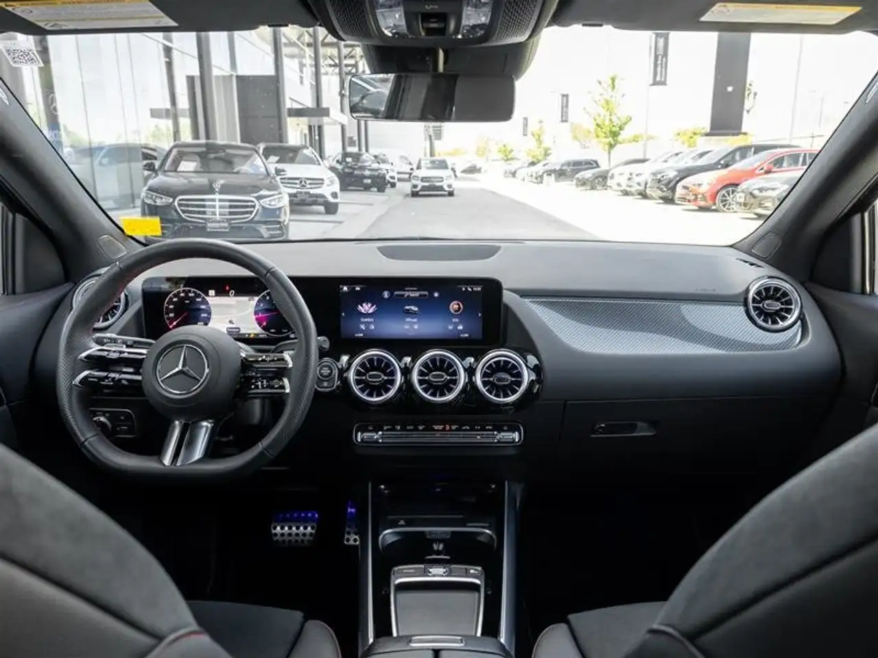 Mercedes-Benz GLA снимка Mercedes-Benz GLA