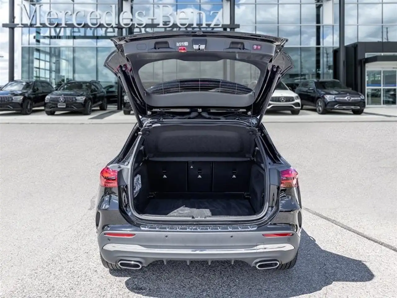 Mercedes-Benz GLA снимка Mercedes-Benz GLA
