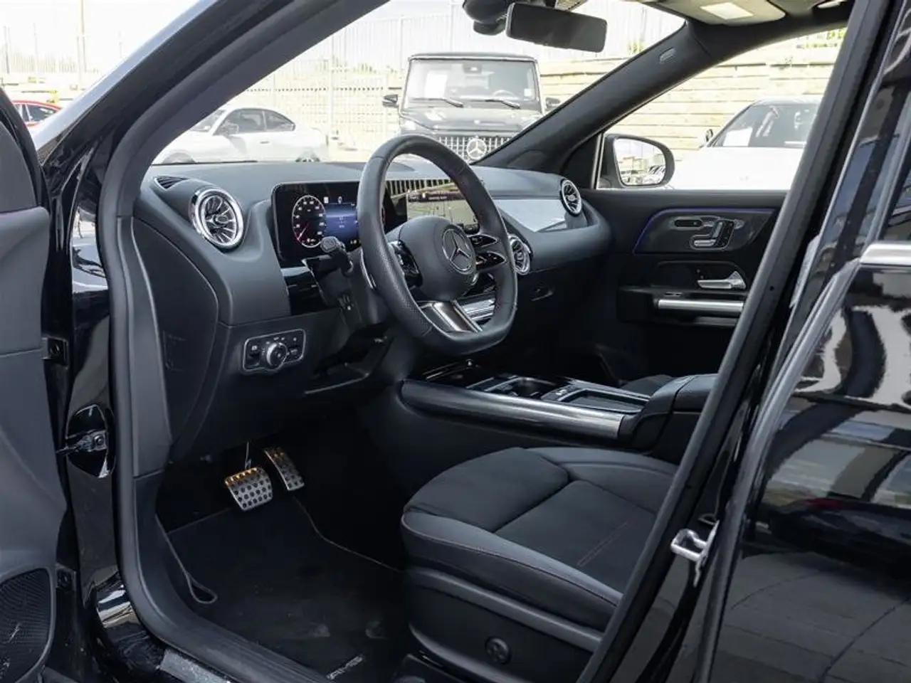 Mercedes-Benz GLA снимка Mercedes-Benz GLA