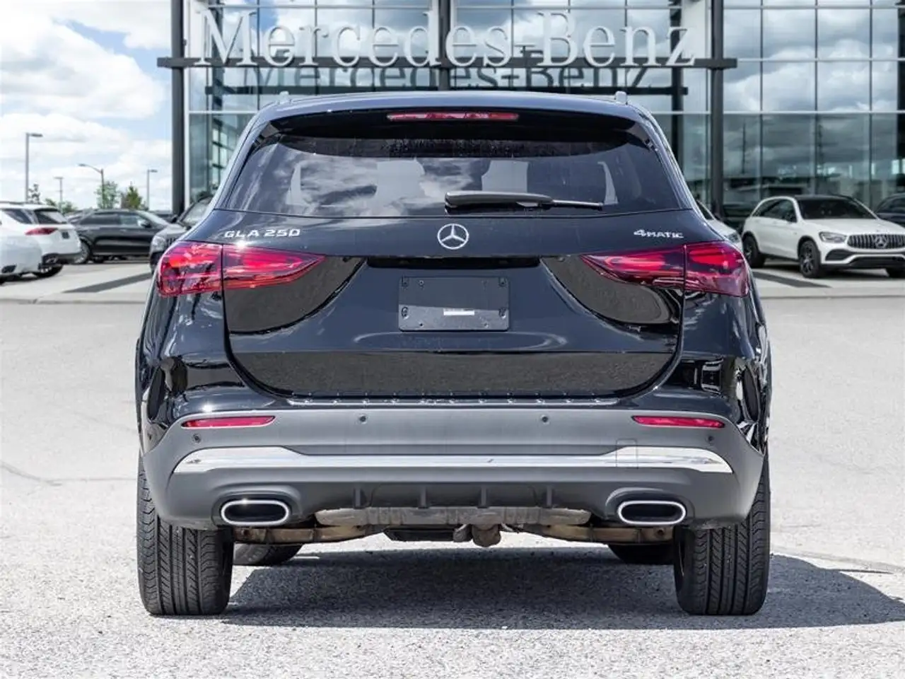 Mercedes-Benz GLA снимка Mercedes-Benz GLA
