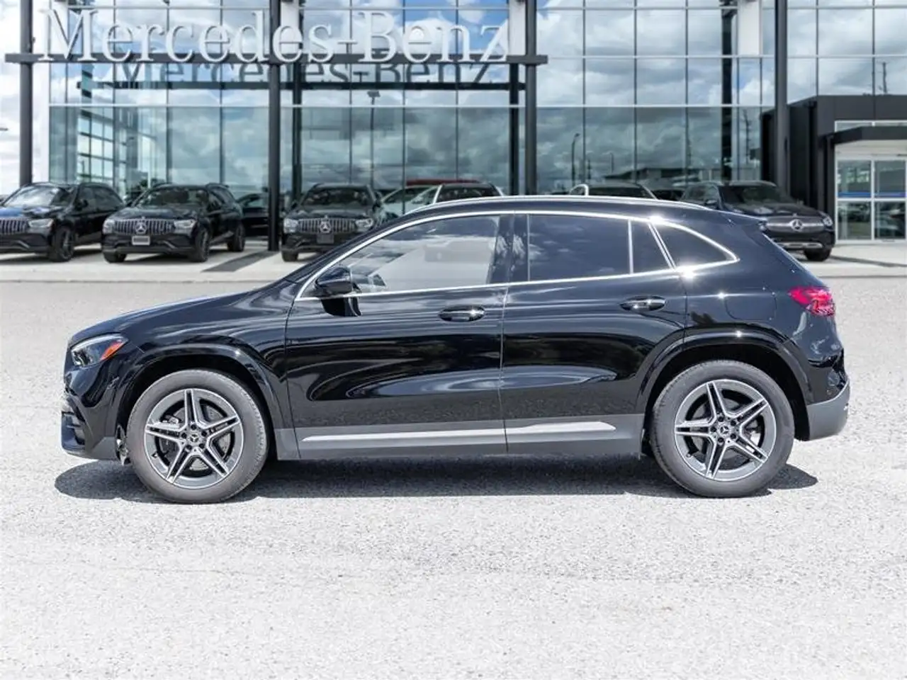 Mercedes-Benz GLA снимка Mercedes-Benz GLA