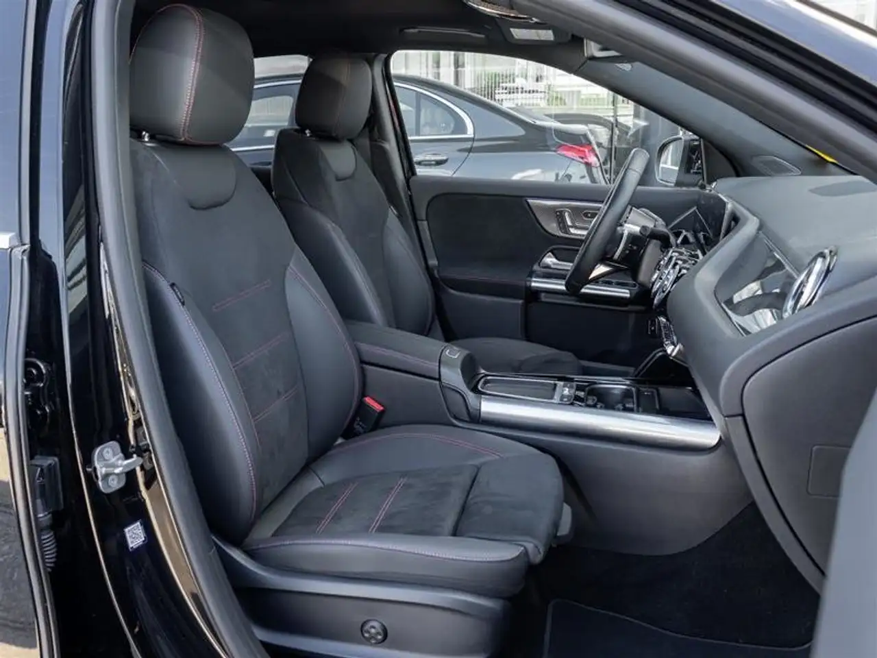 Mercedes-Benz GLA снимка Mercedes-Benz GLA