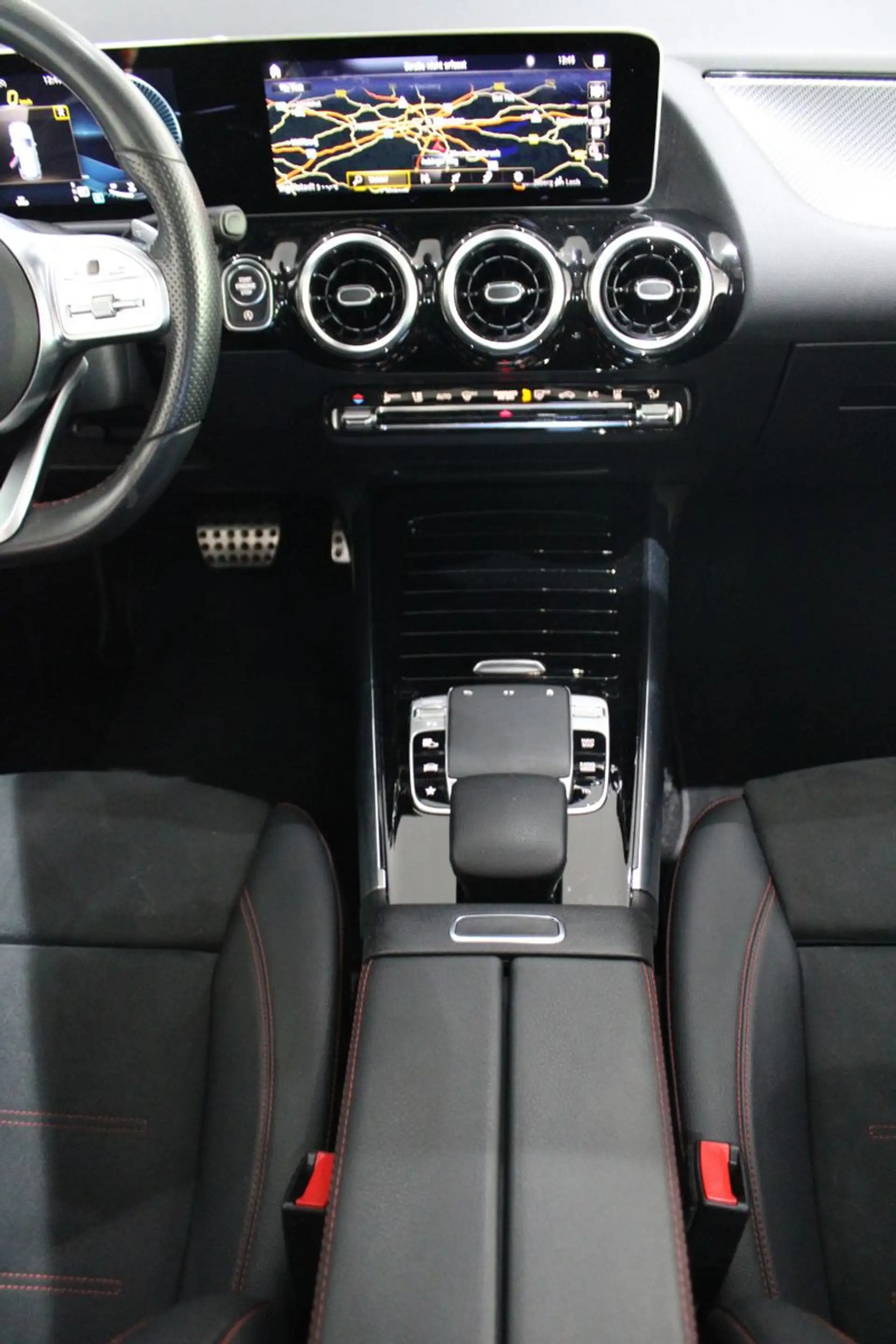Mercedes-Benz B 250 4MATIC DCT AMG-SPORTPAKET DIAMANT PANORAMA — photo 6