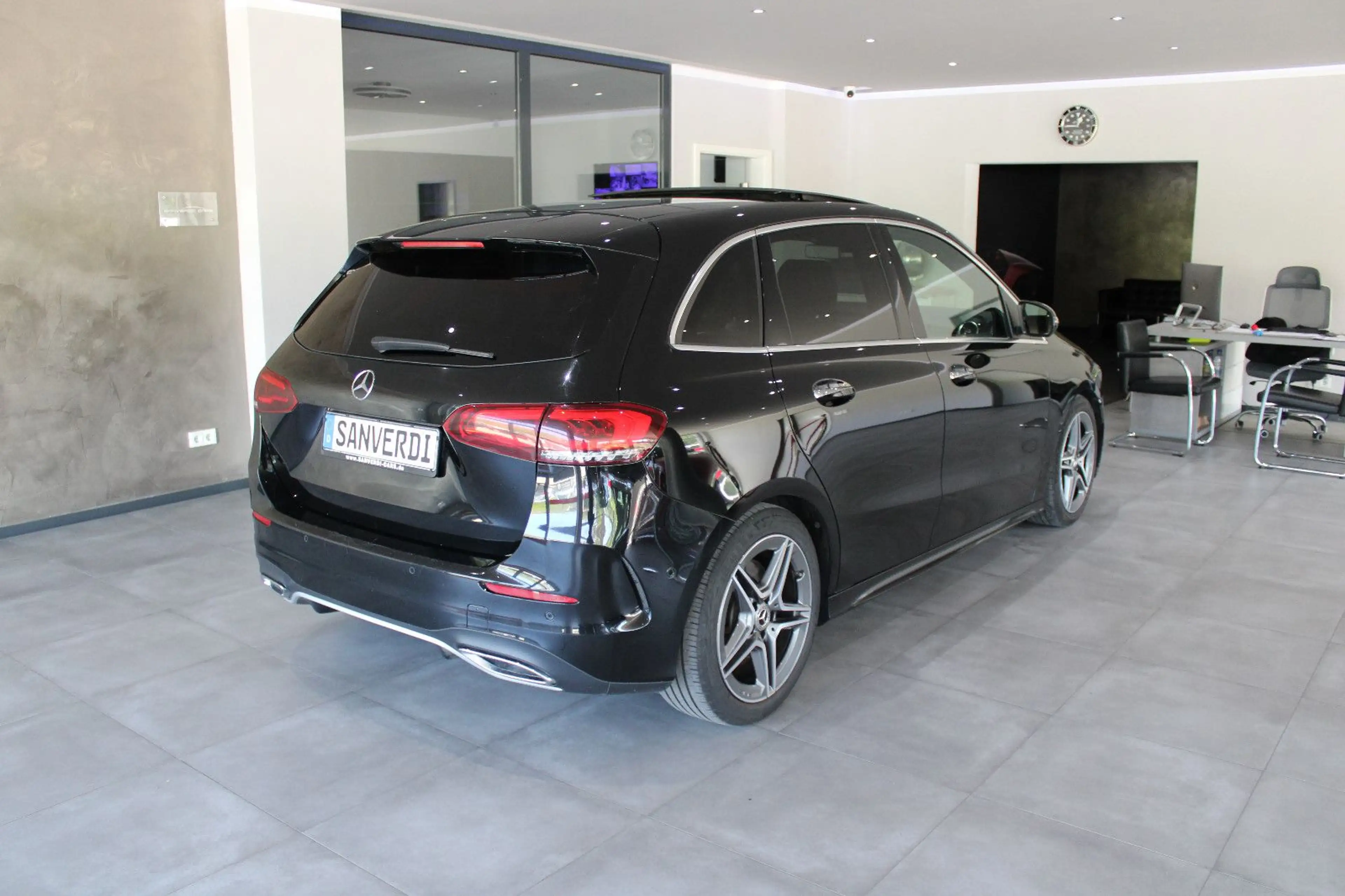Mercedes-Benz B 250 4MATIC DCT AMG-SPORTPAKET DIAMANT PANORAMA — photo 14