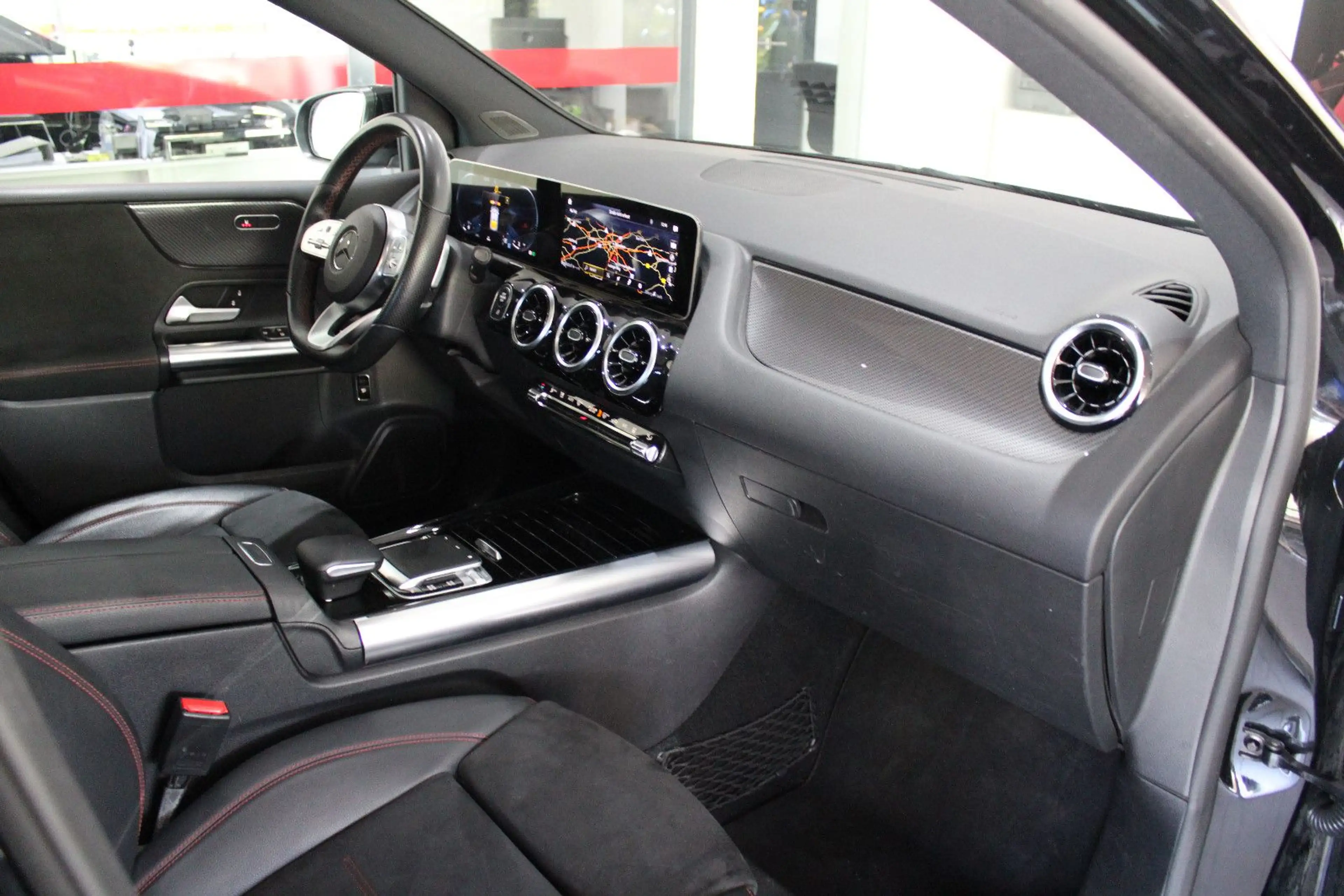 Mercedes-Benz B 250 4MATIC DCT AMG-SPORTPAKET DIAMANT PANORAMA — photo 5