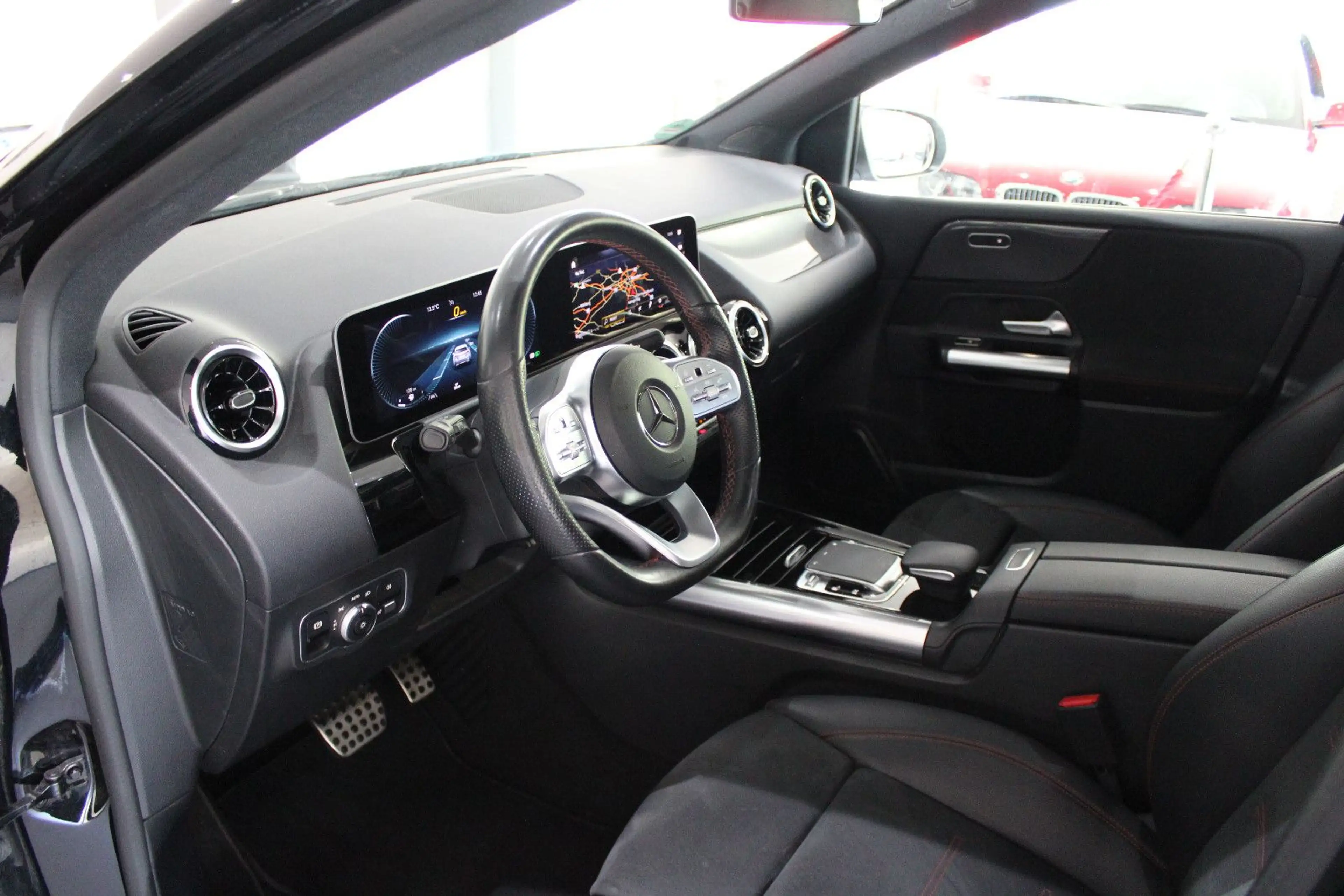 Mercedes-Benz B 250 4MATIC DCT AMG-SPORTPAKET DIAMANT PANORAMA — photo 3