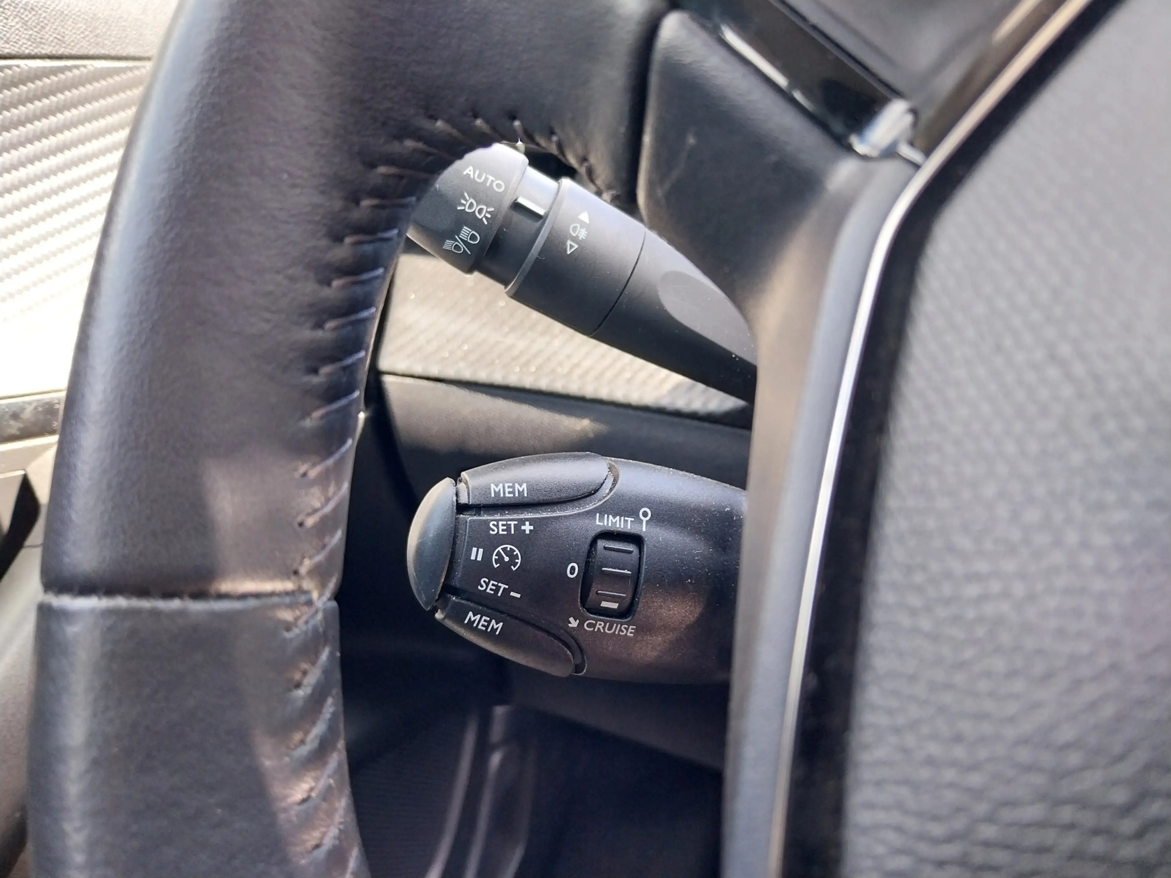 Peugeot e-2008 EV Active Pack 50 kWh 3 FASE LED NAVI CRUISE ECC — photo 13