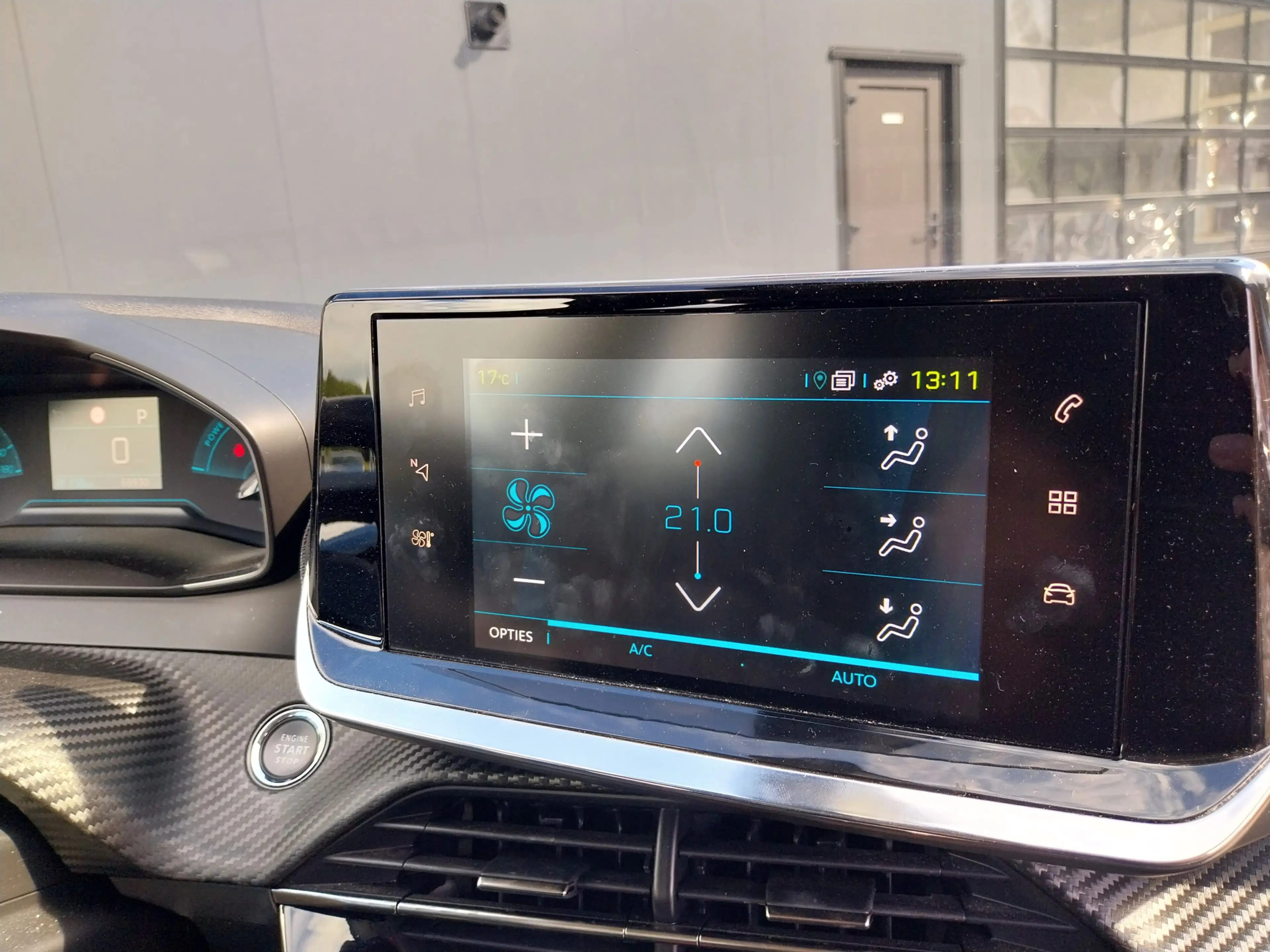 Peugeot e-2008 EV Active Pack 50 kWh 3 FASE LED NAVI CRUISE ECC — photo 14