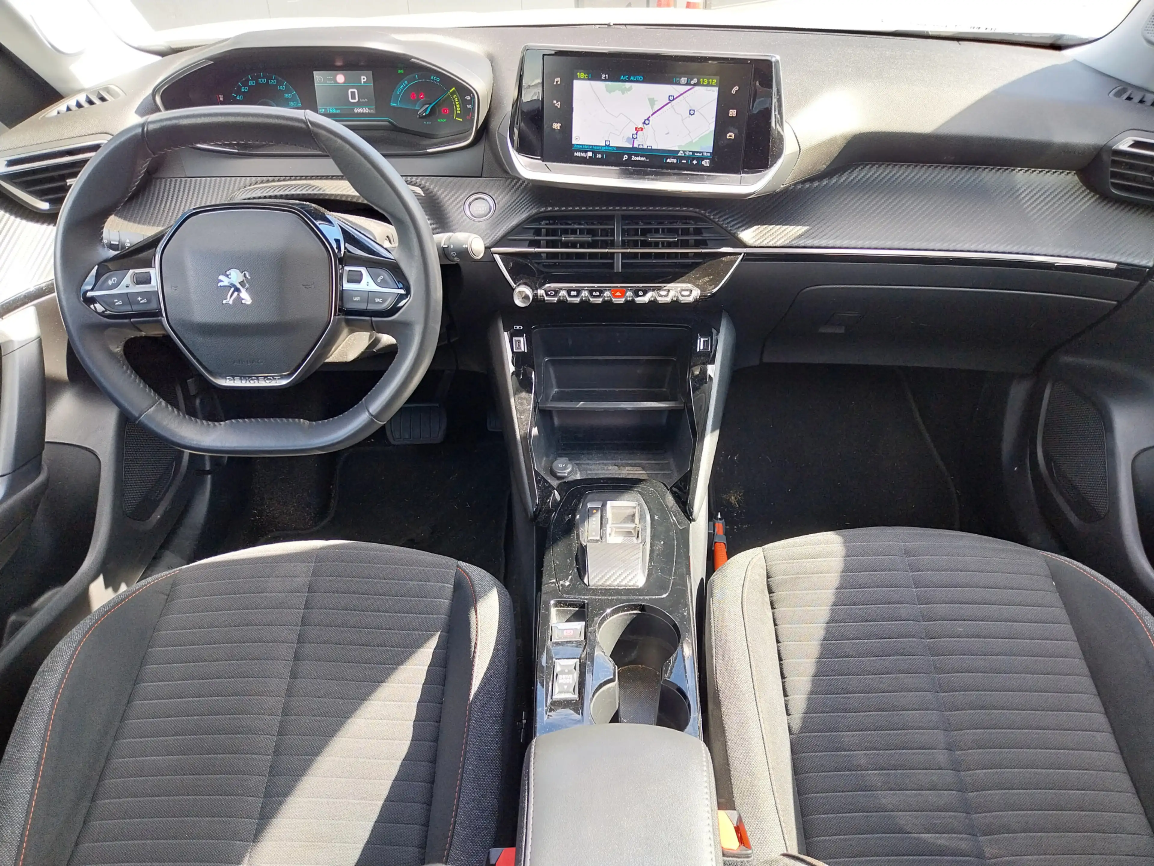 Peugeot e-2008 EV Active Pack 50 kWh 3 FASE LED NAVI CRUISE ECC — photo 6