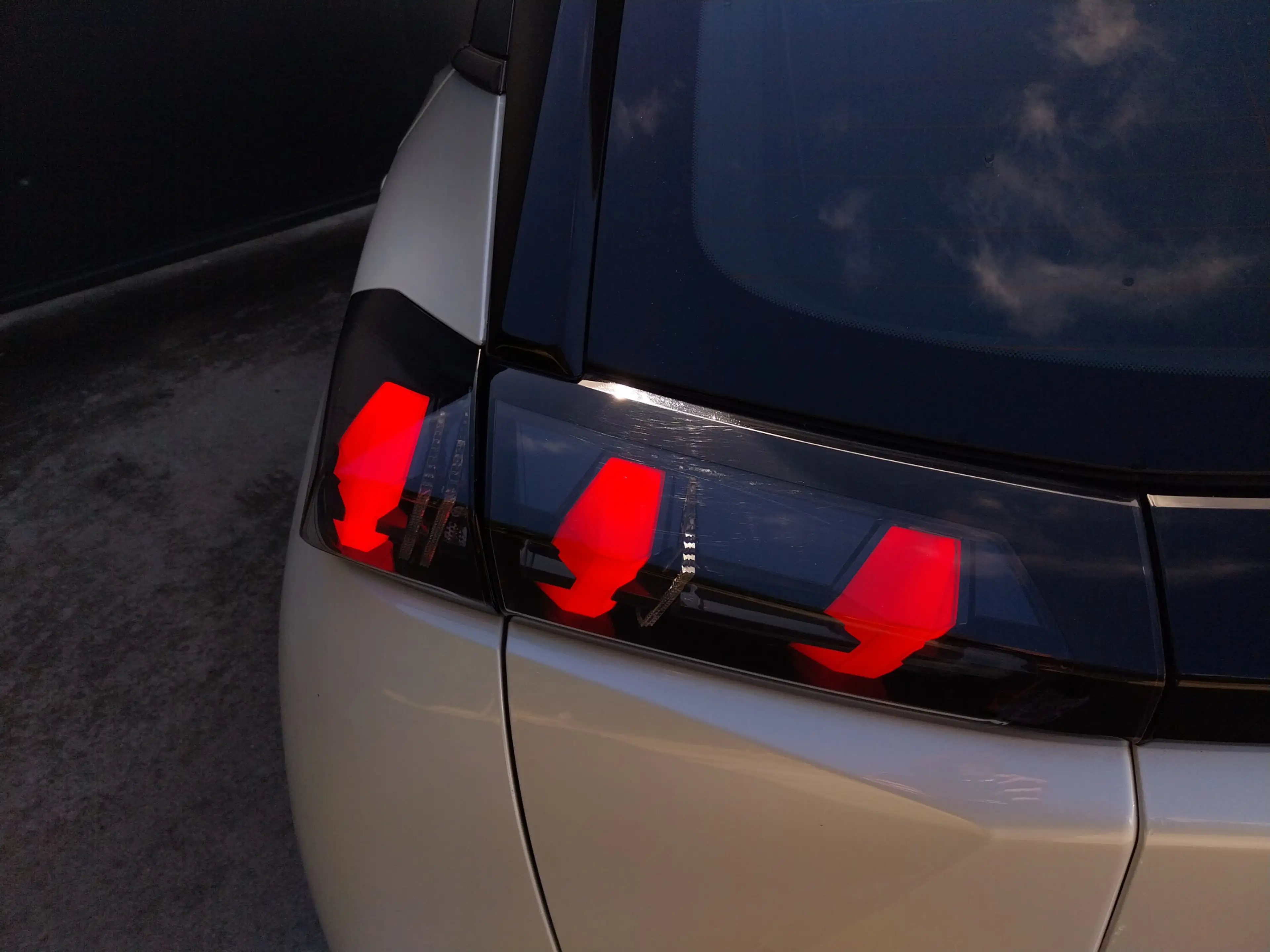 Peugeot e-2008 EV Active Pack 50 kWh 3 FASE LED NAVI CRUISE ECC — photo 11