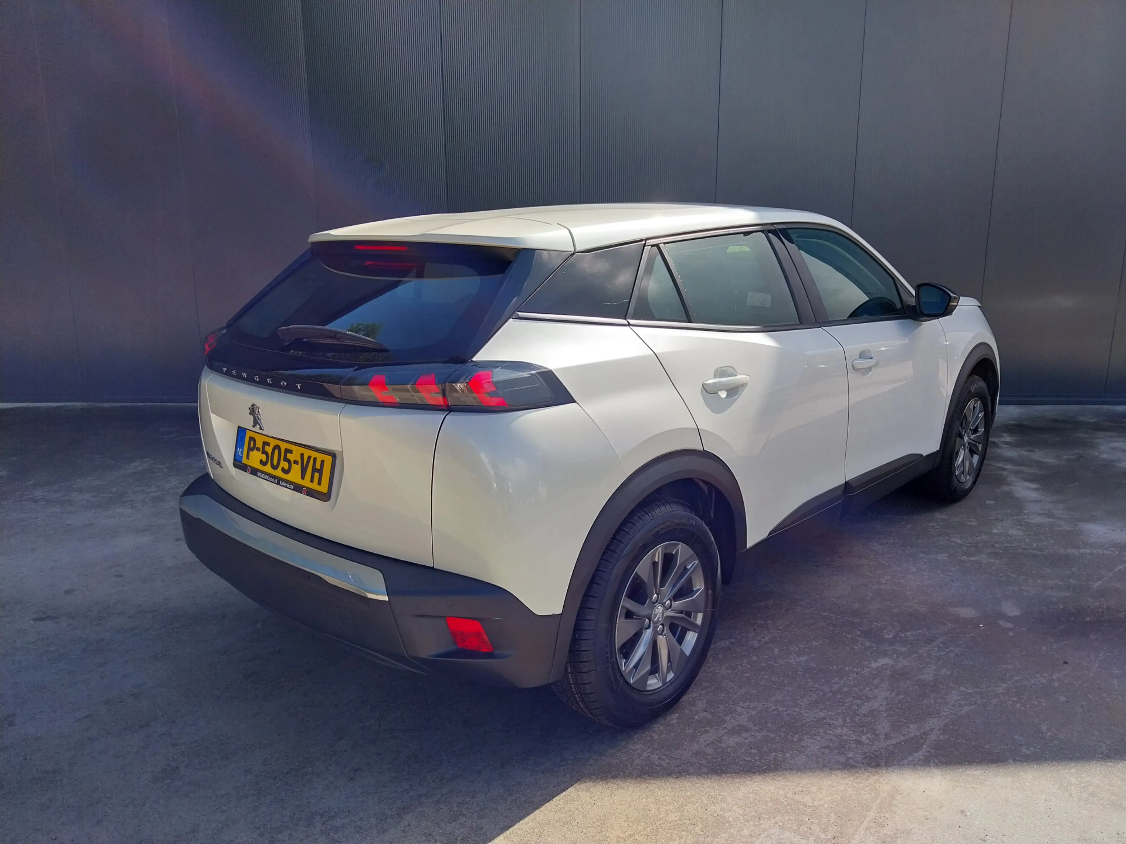 Peugeot e-2008 EV Active Pack 50 kWh 3 FASE LED NAVI CRUISE ECC — photo 4