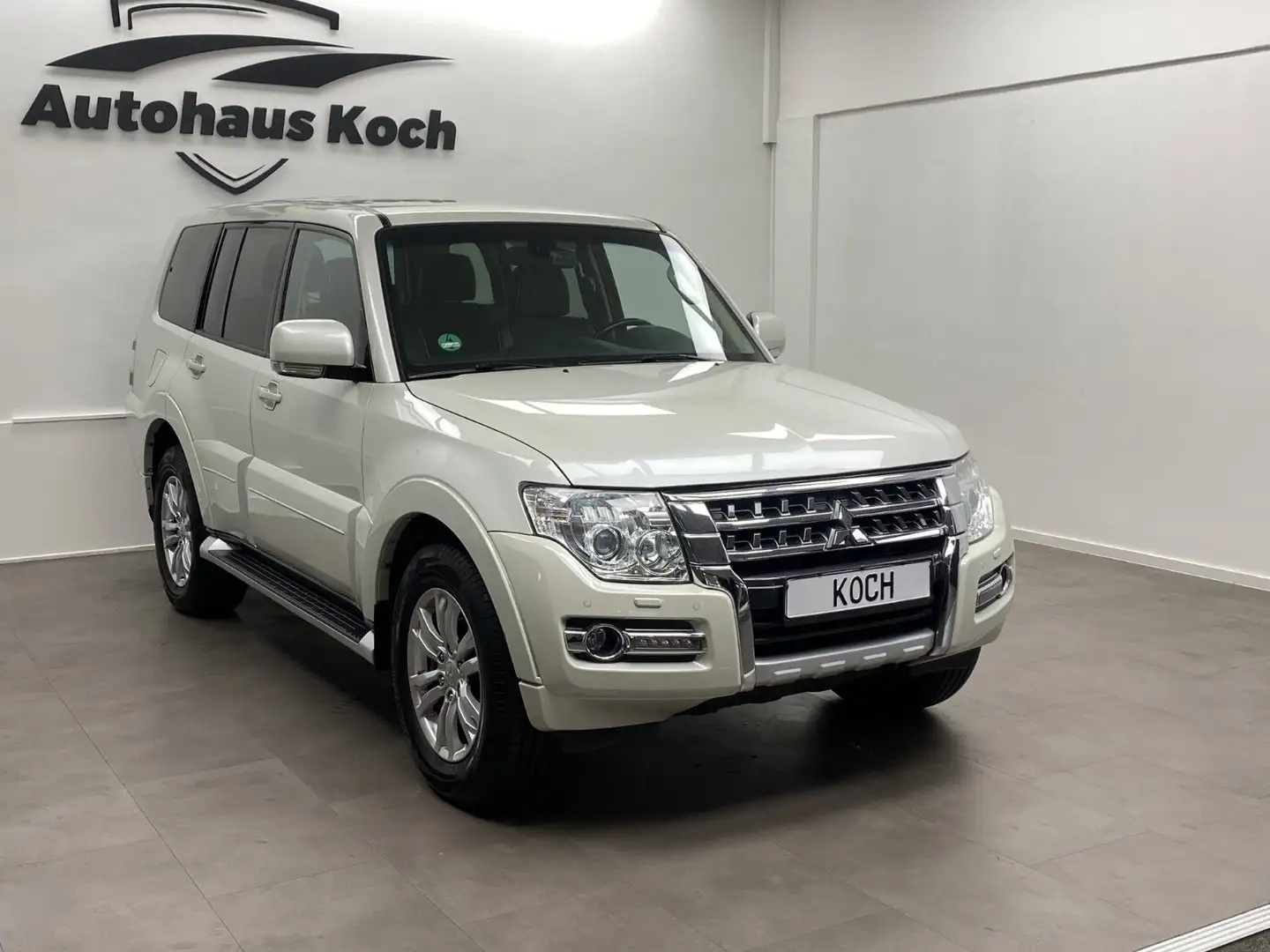 Mitsubishi Pajero PAJERO 3.2 DI-D+ IN EDLEM PERLEFFEKT-SONDERLACK! Biały - 1