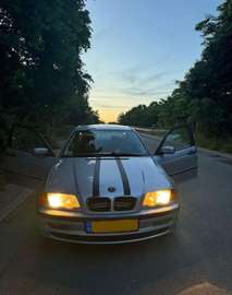 318i (E46)