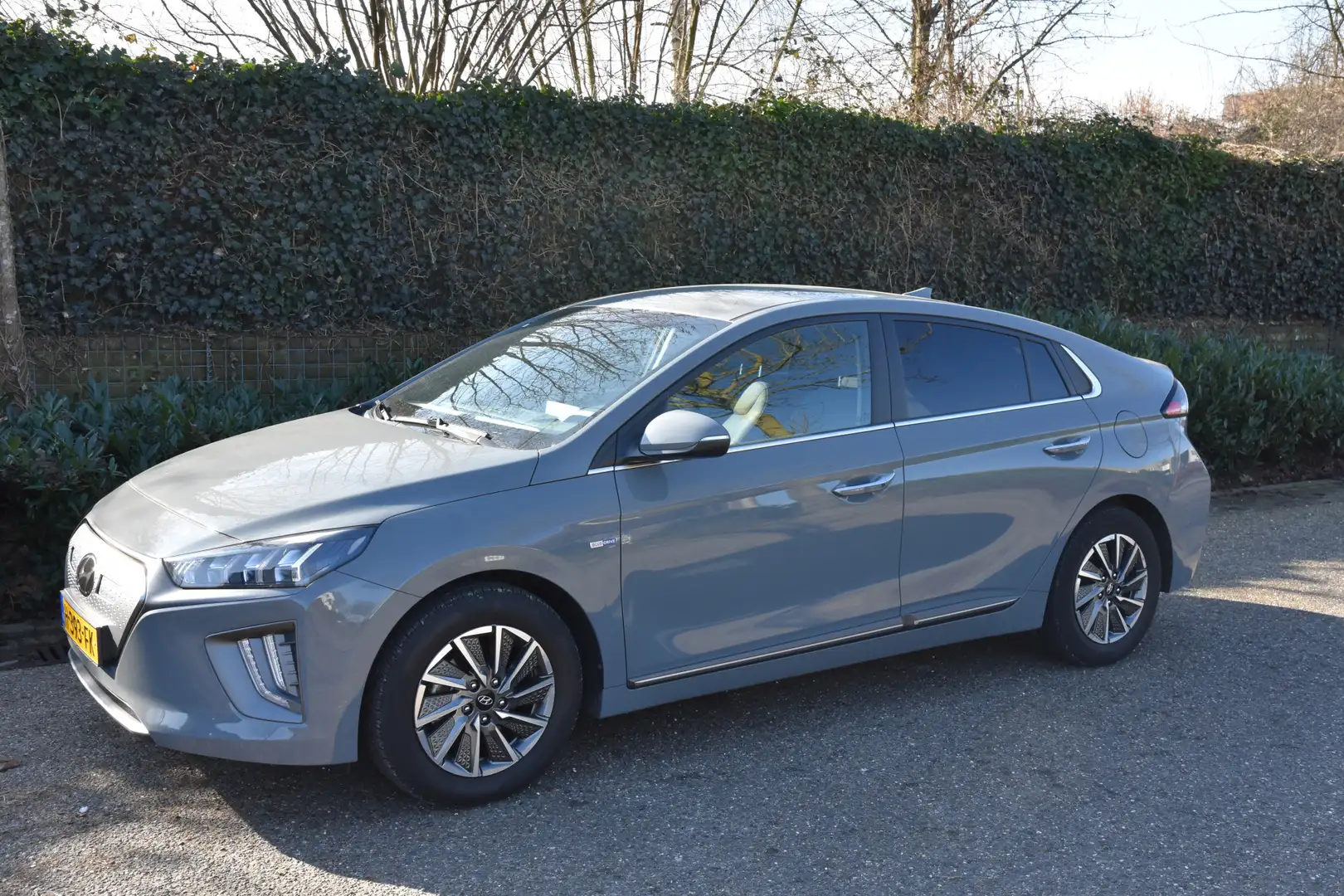 Hyundai IONIQ Comfort EV 38 kWh | STOELVERW | CARPLAY Gris - 2