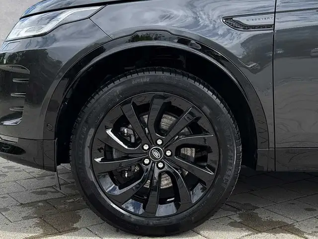 Land Rover Discovery Sport view 9