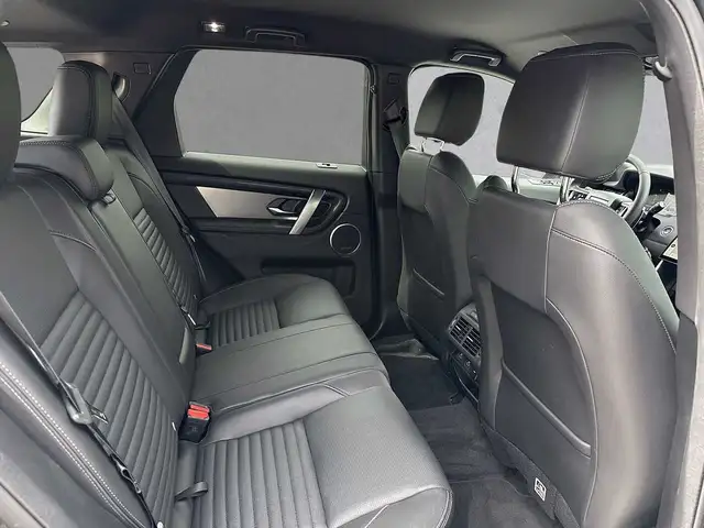 Land Rover Discovery Sport view 5