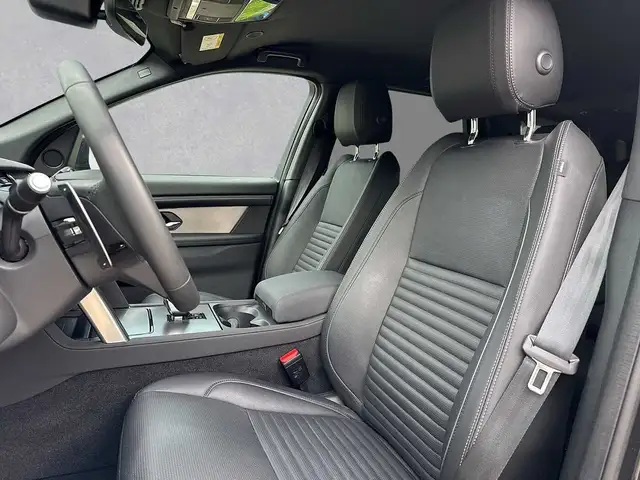 Land Rover Discovery Sport view 10