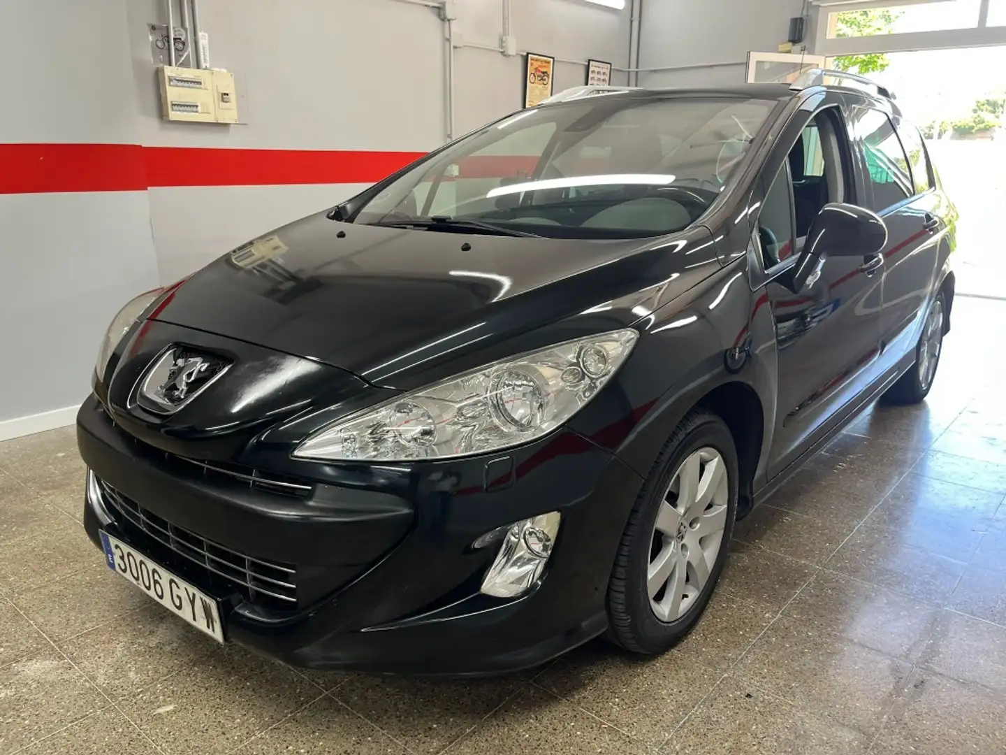 Peugeot 308 SW 1.6HDI FAP Sportium Negro - 1