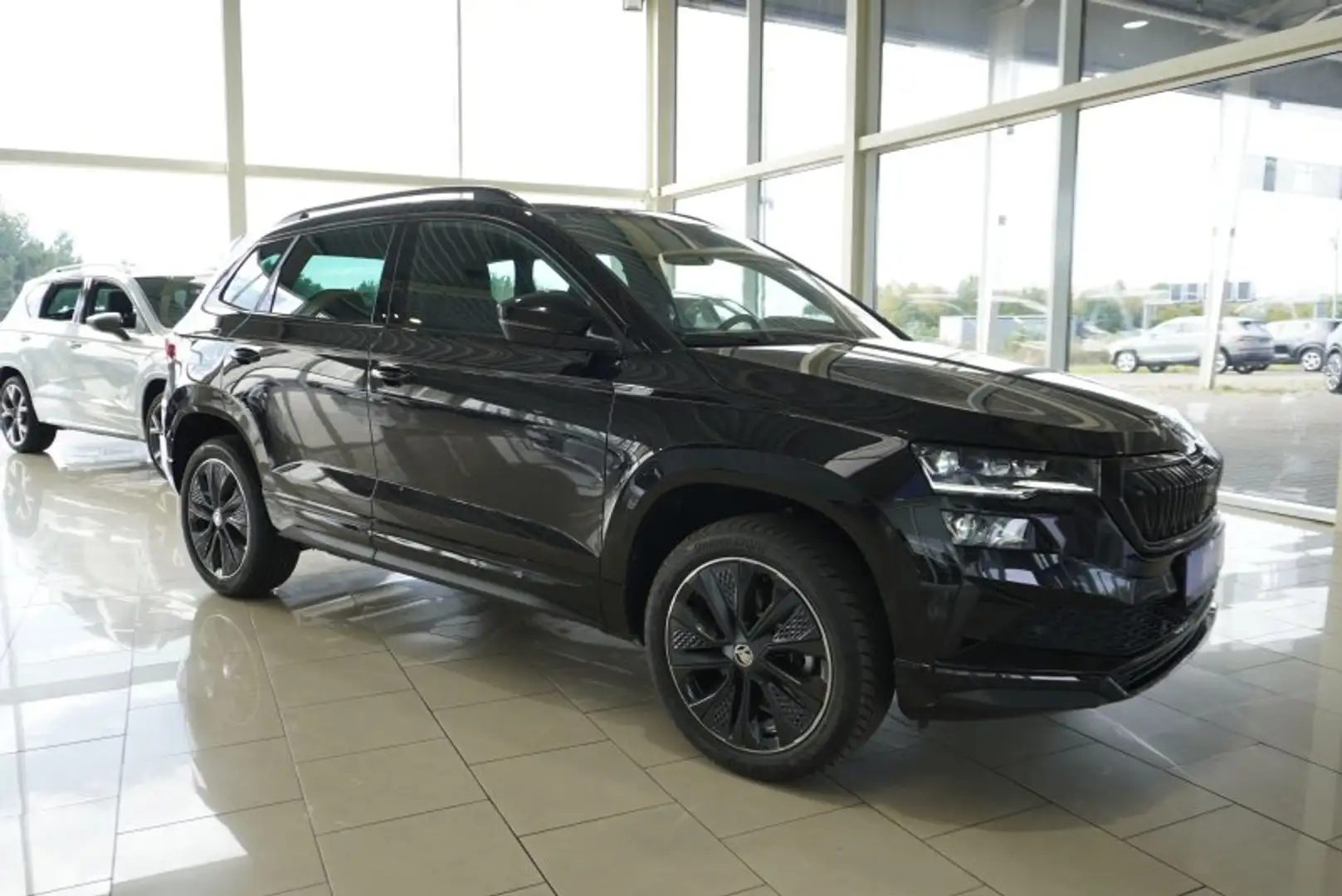 Skoda Karoq Sportline 2,0TDI DSG 4*J.Gar/Pano/aAHK/Matrix/Navi Schwarz - 1