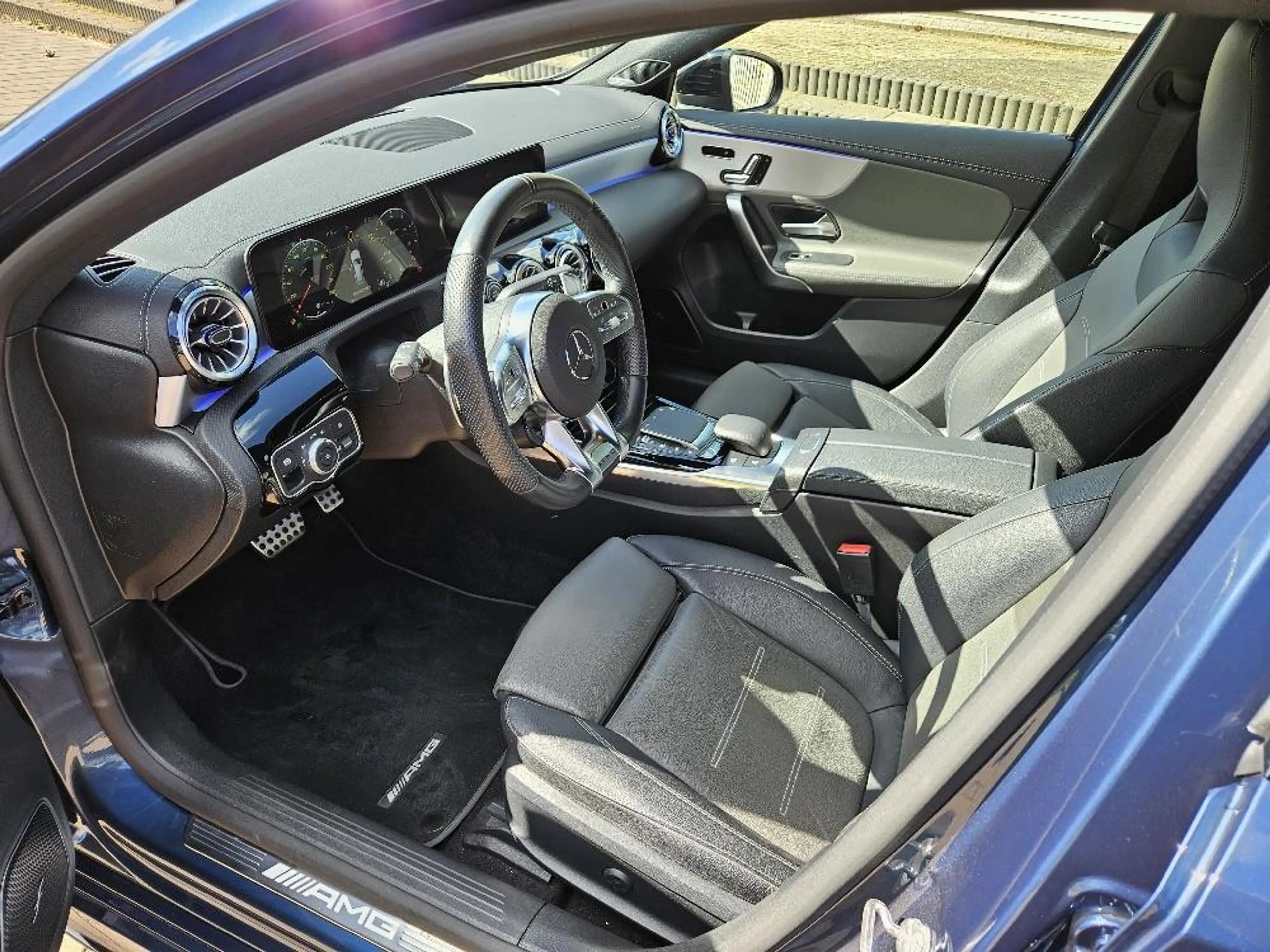 Mercedes-Benz A 35 AMG 4MATIC Premium Plus — photo 5