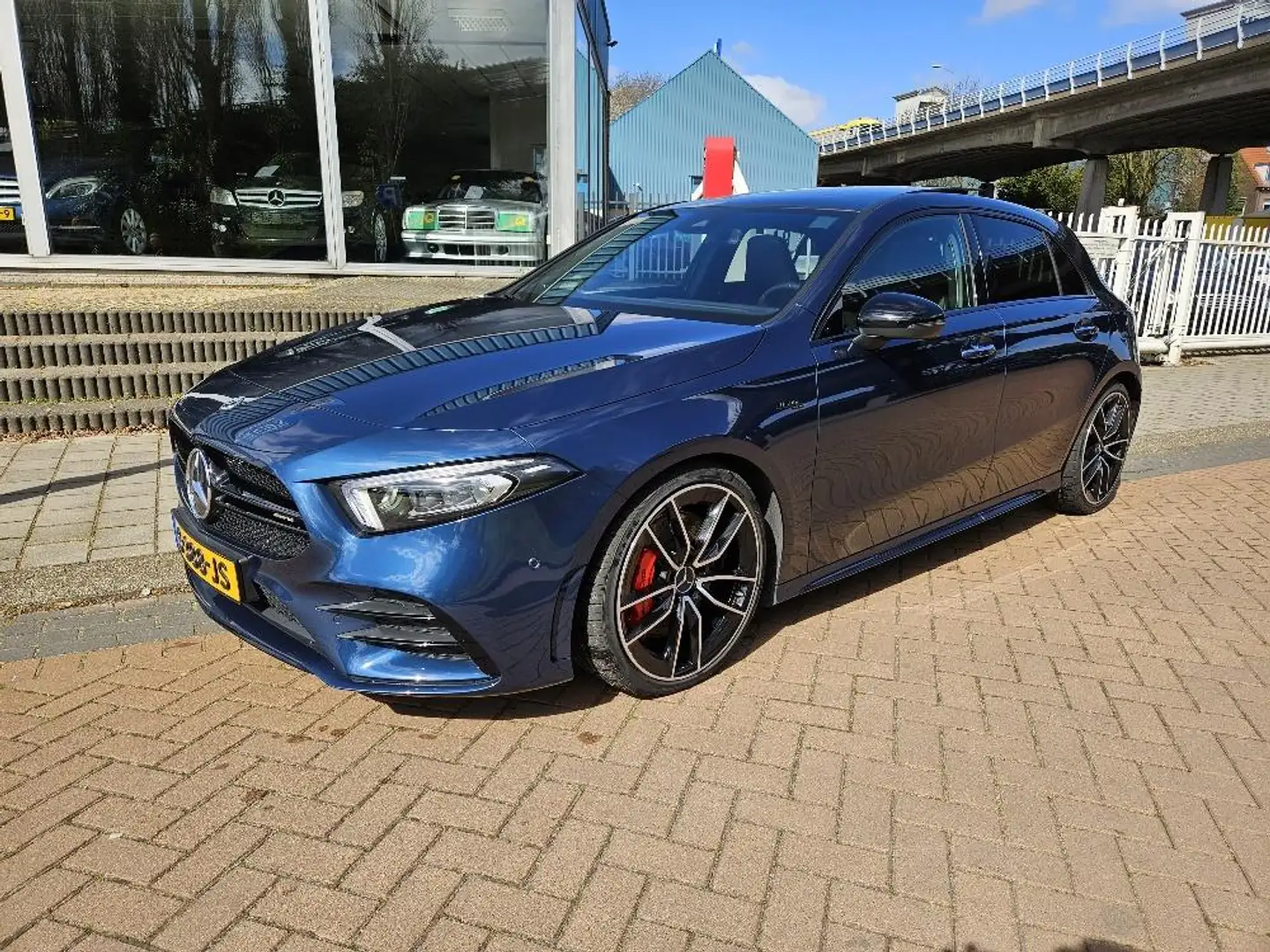 Mercedes-Benz A 35 AMG 4MATIC Premium Plus Blauw - 1