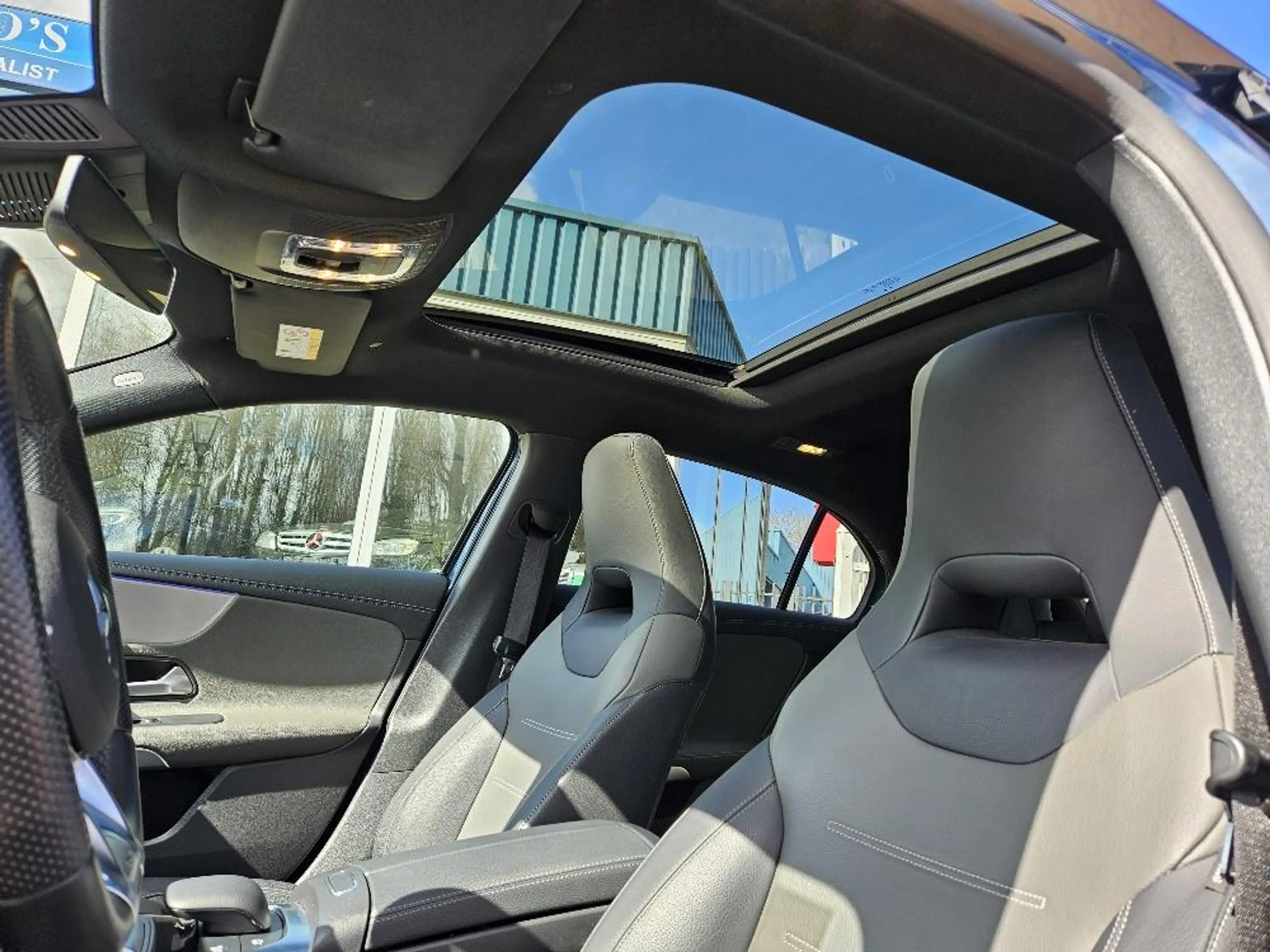 Mercedes-Benz A 35 AMG 4MATIC Premium Plus — photo 7