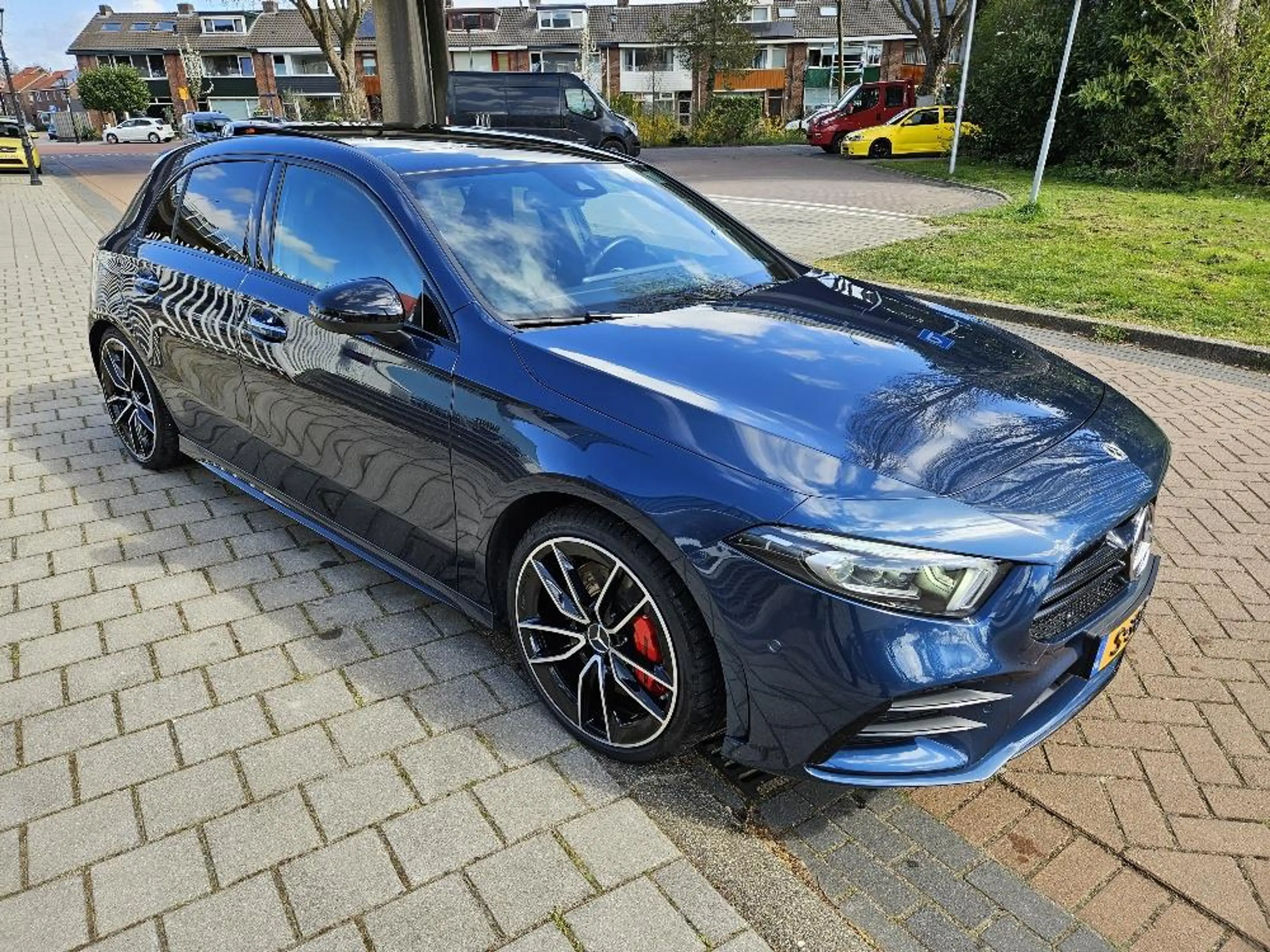 Mercedes-Benz A 35 AMG 4MATIC Premium Plus — photo 2